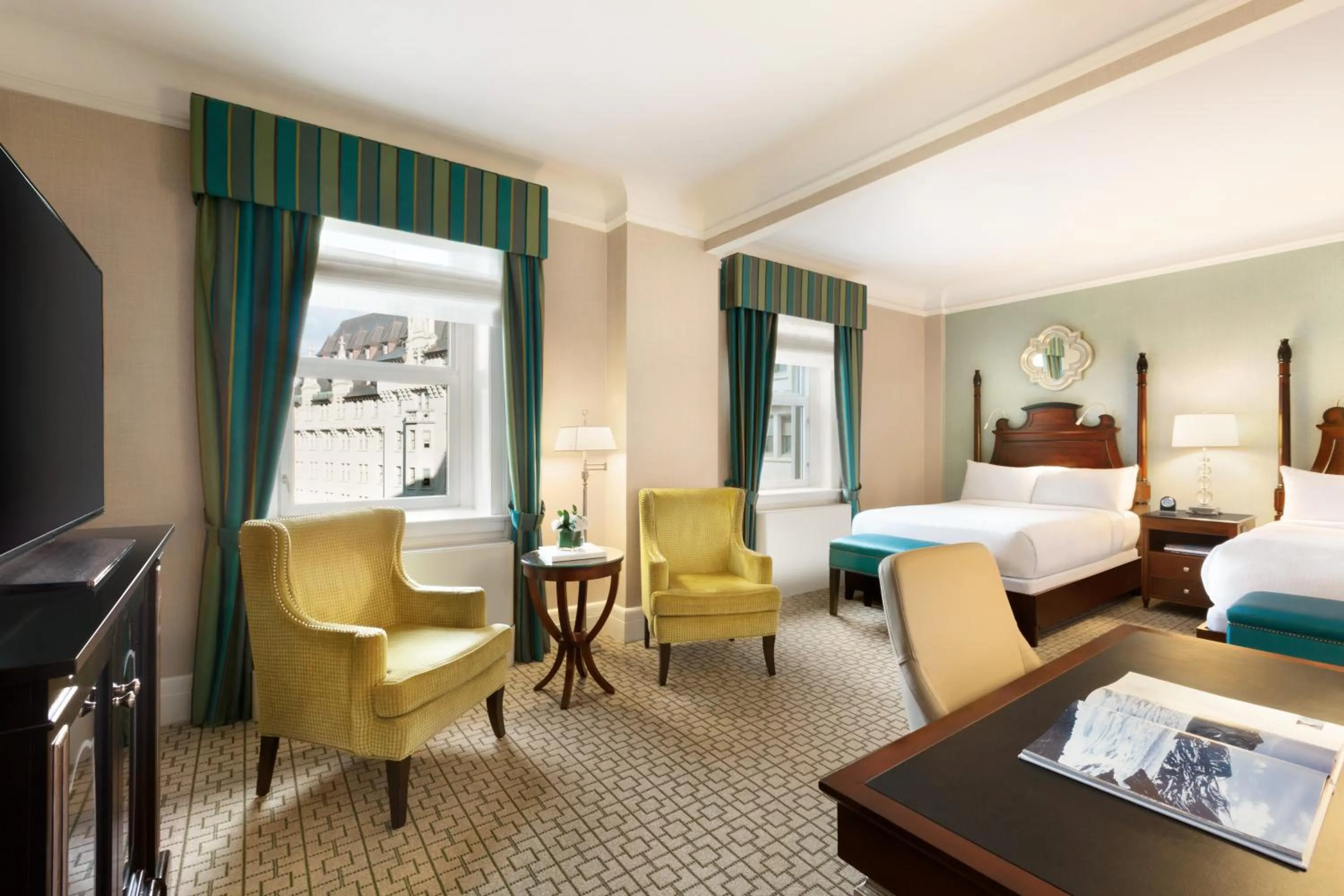 Photo of the whole room, Bed in Fairmont Chateau Laurier