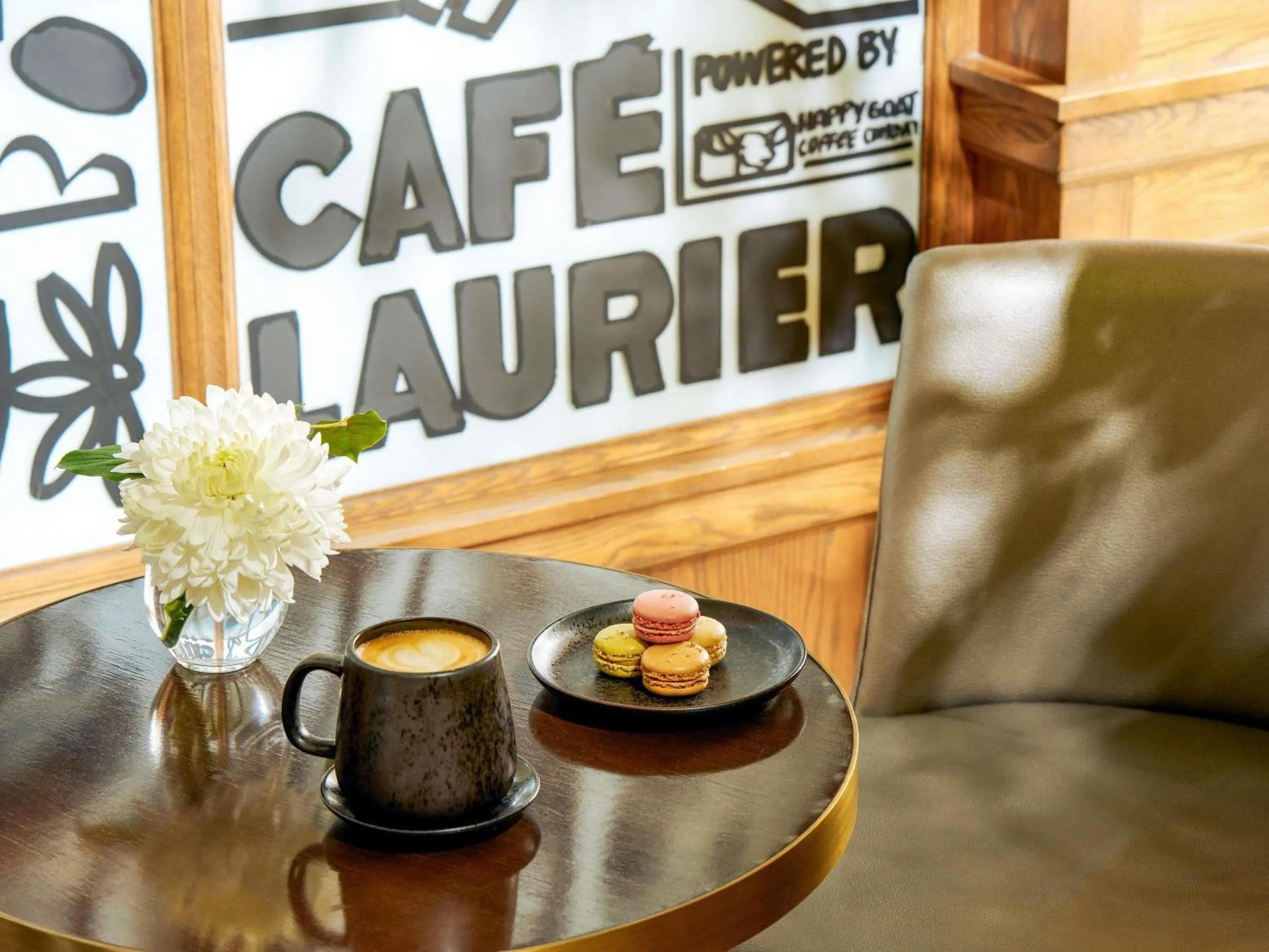 Restaurant/places to eat in Fairmont Chateau Laurier