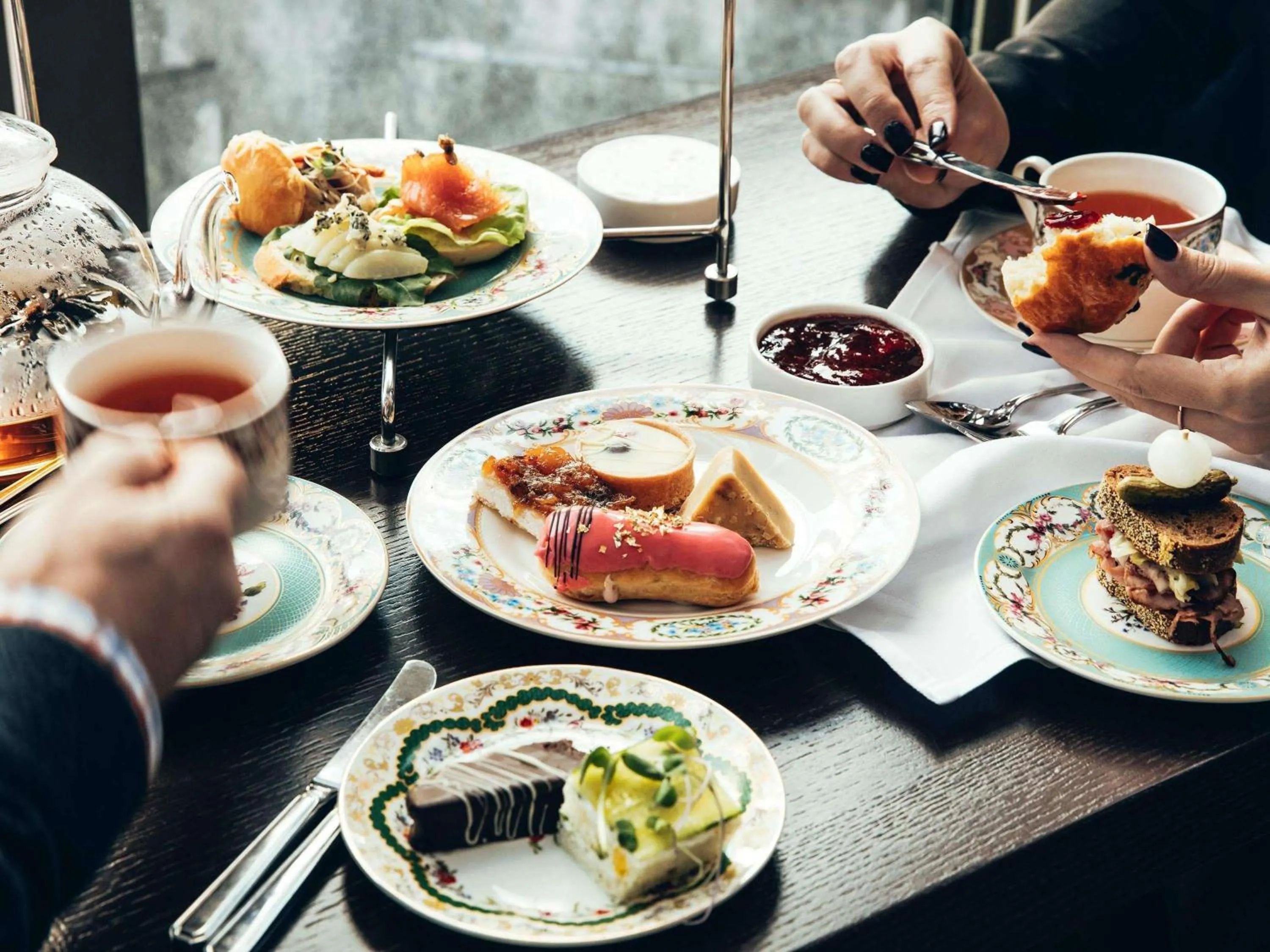 Restaurant/places to eat in Fairmont Chateau Laurier