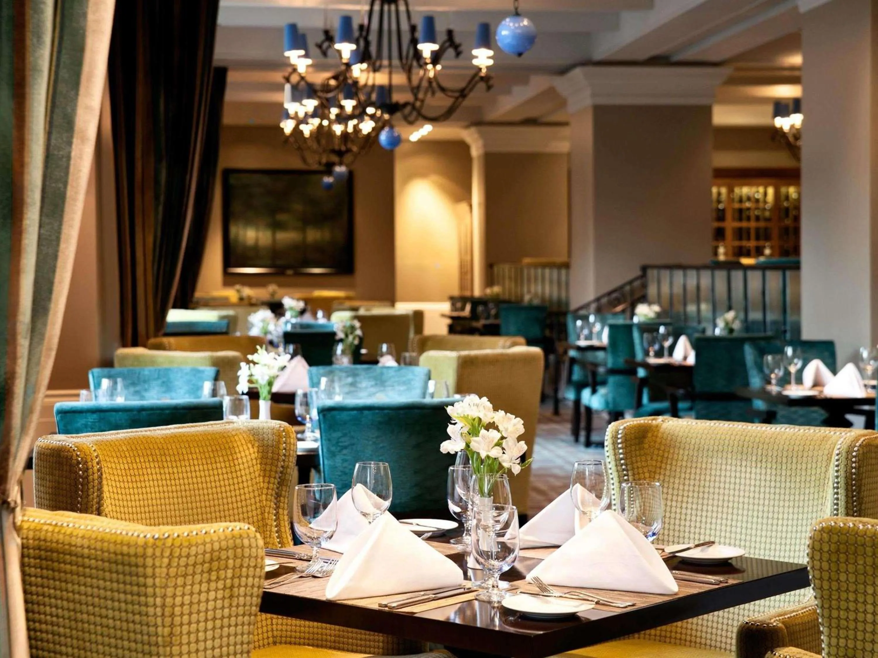 Restaurant/places to eat in Fairmont Chateau Laurier