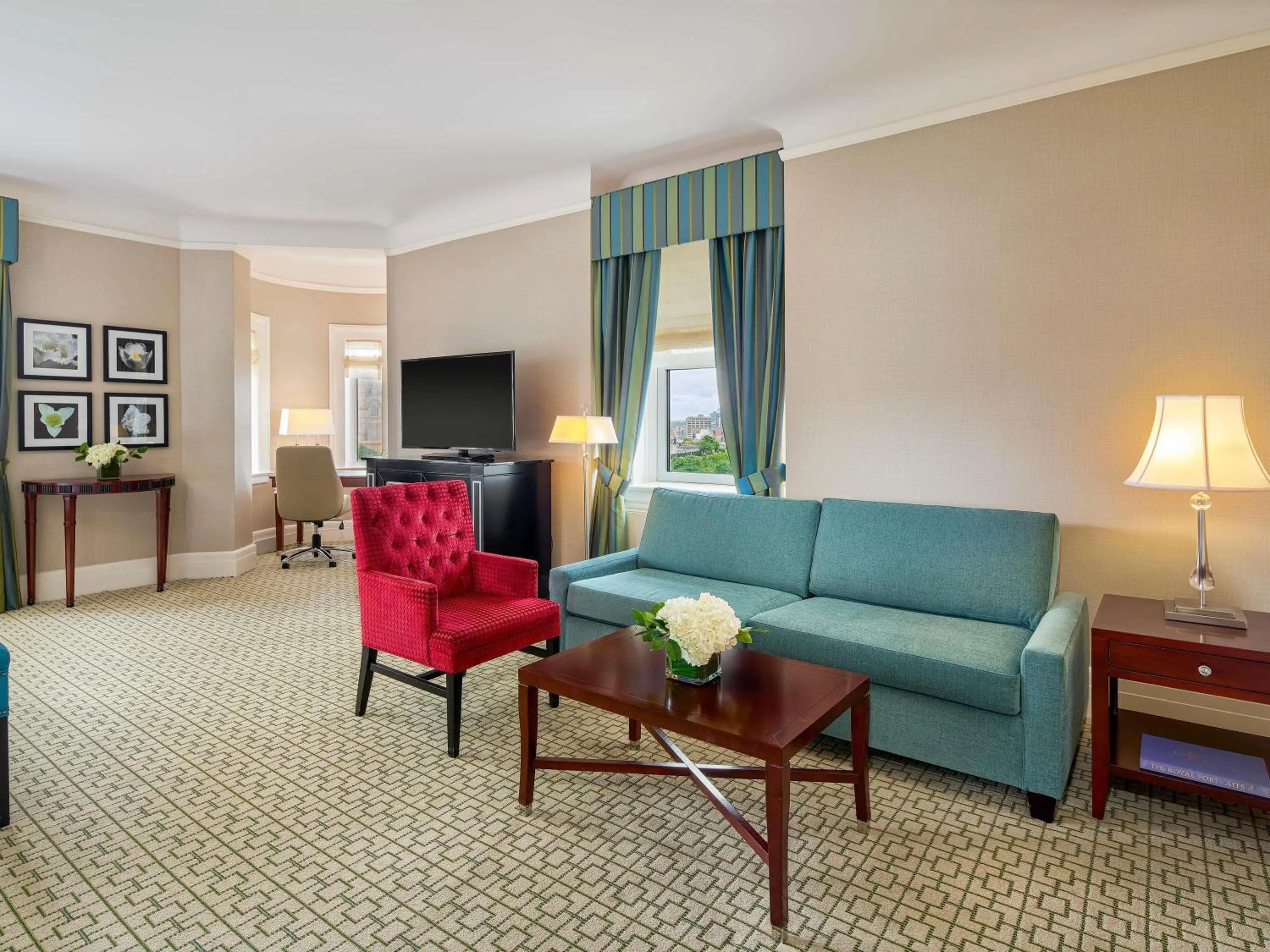 Bedroom in Fairmont Chateau Laurier