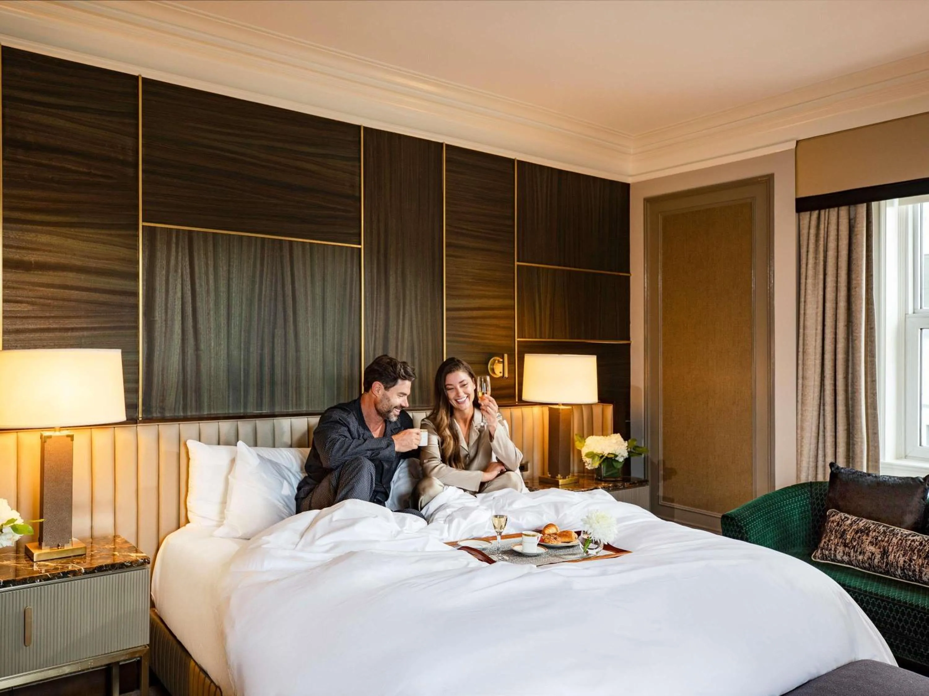 Restaurant/places to eat, Bed in Fairmont Chateau Laurier