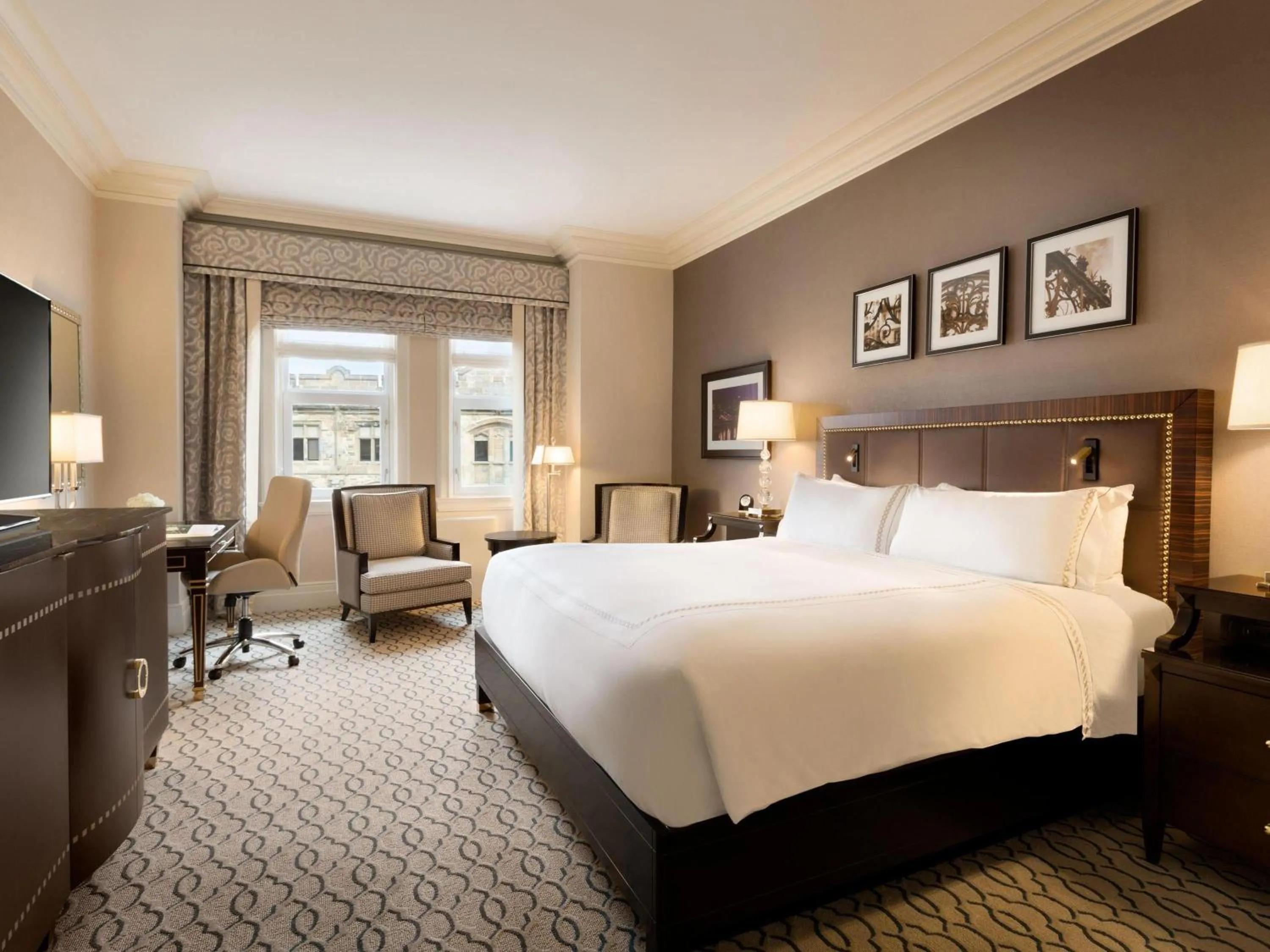 Bedroom, Bed in Fairmont Chateau Laurier