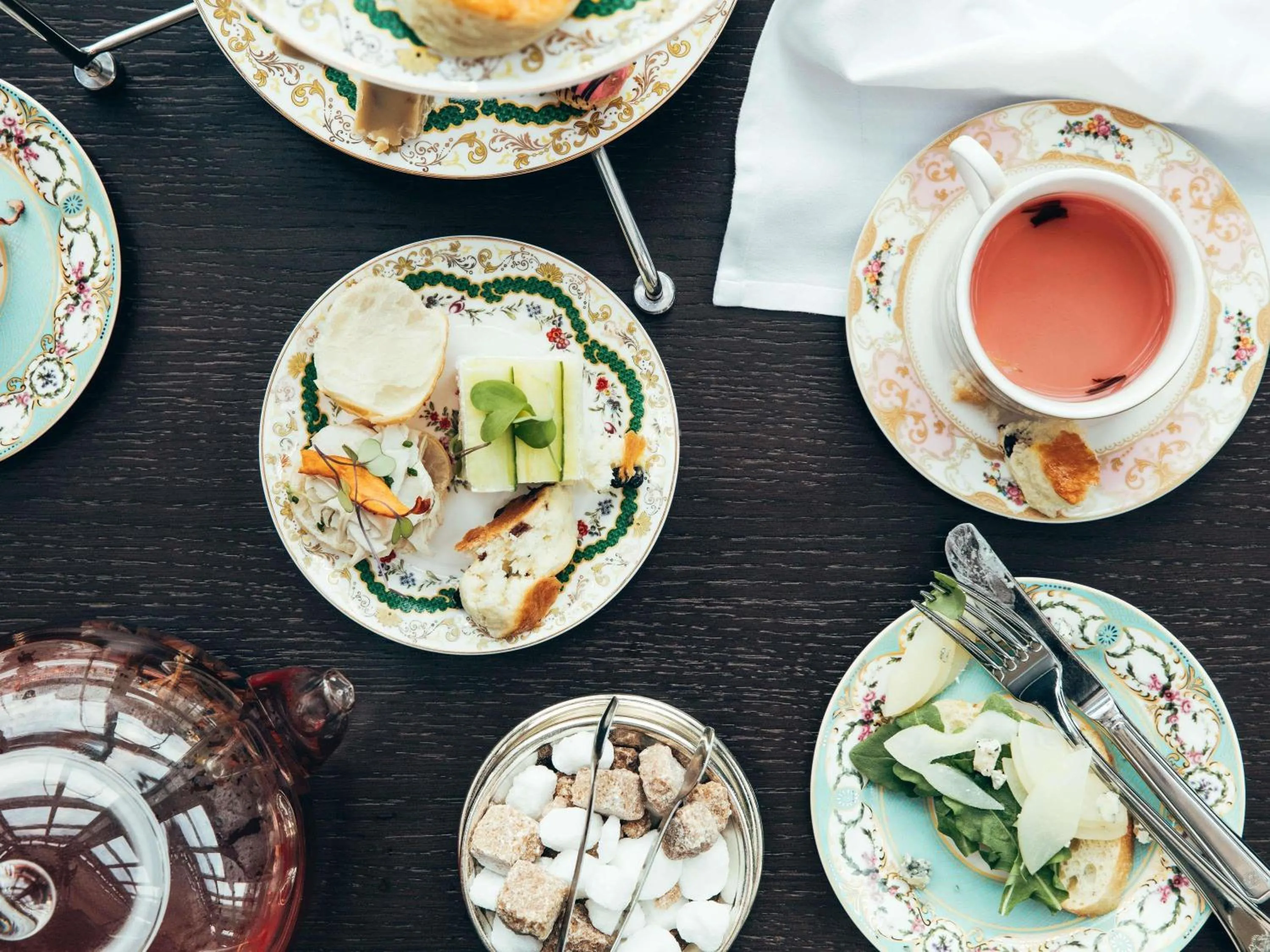 Restaurant/places to eat in Fairmont Chateau Laurier