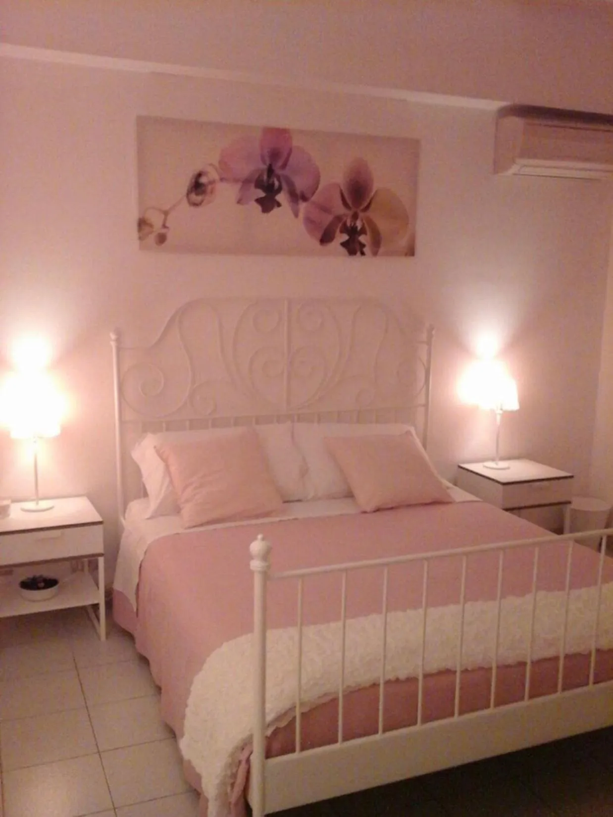 Photo of the whole room, Bed in La Casa di Isabella Loreto