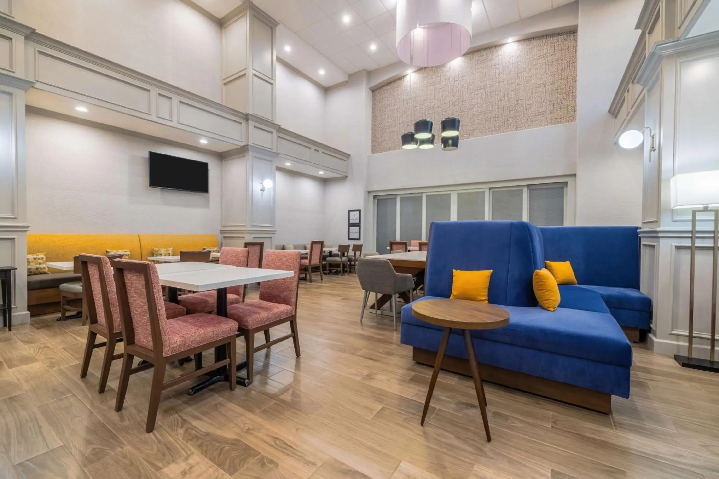 Breakfast in Hampton Inn & Suites Brenham Breakfast in Hampton Inn & Suites Brenham