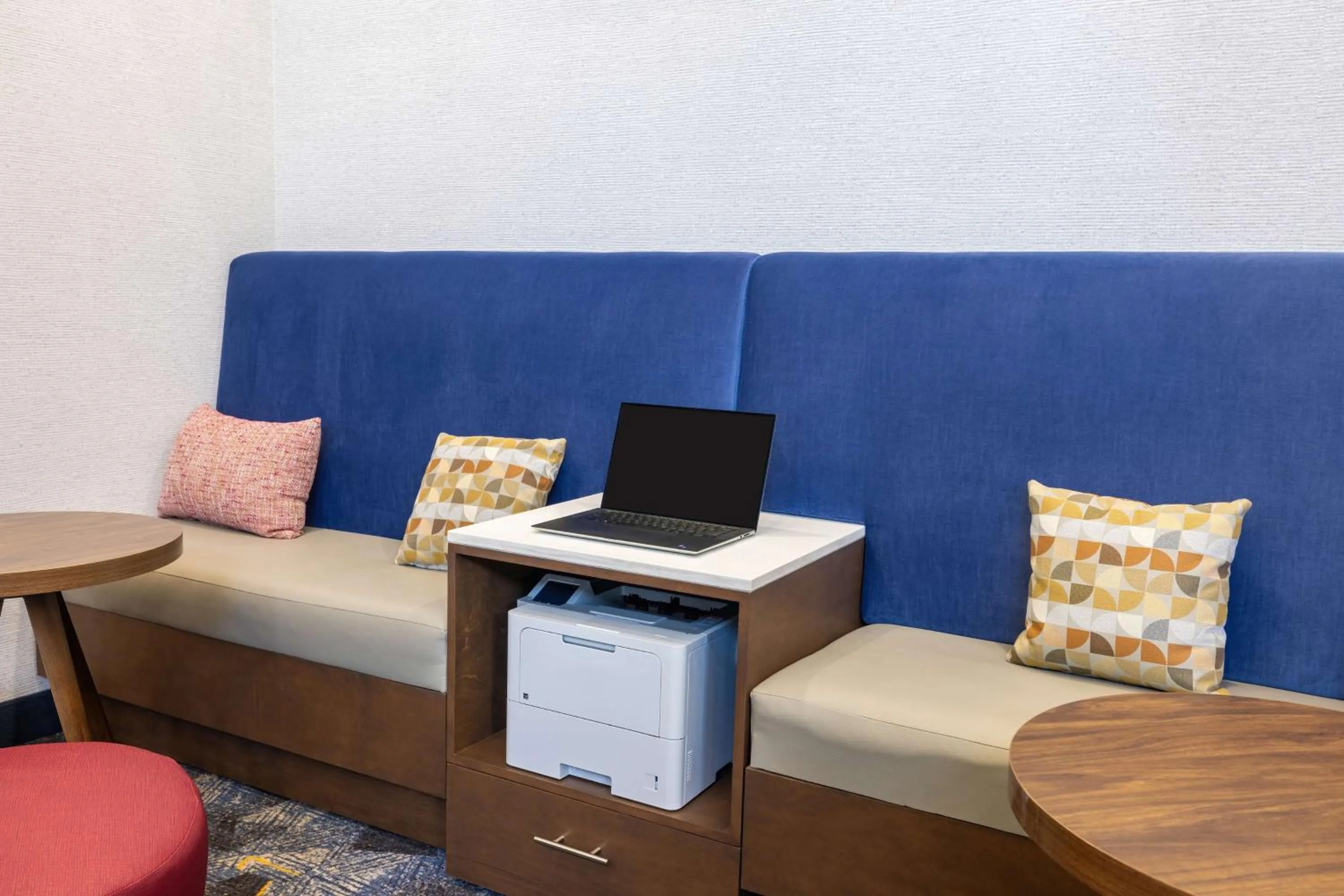 Business facilities in Hampton Inn & Suites Brenham