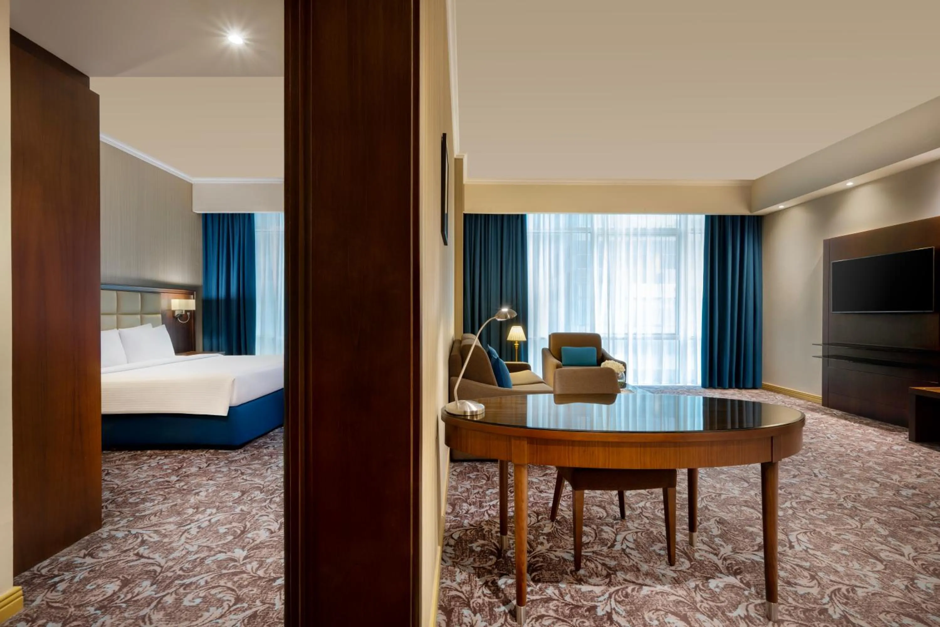 Communal lounge/ TV room, Bed in Golden Tulip Doha Hotel