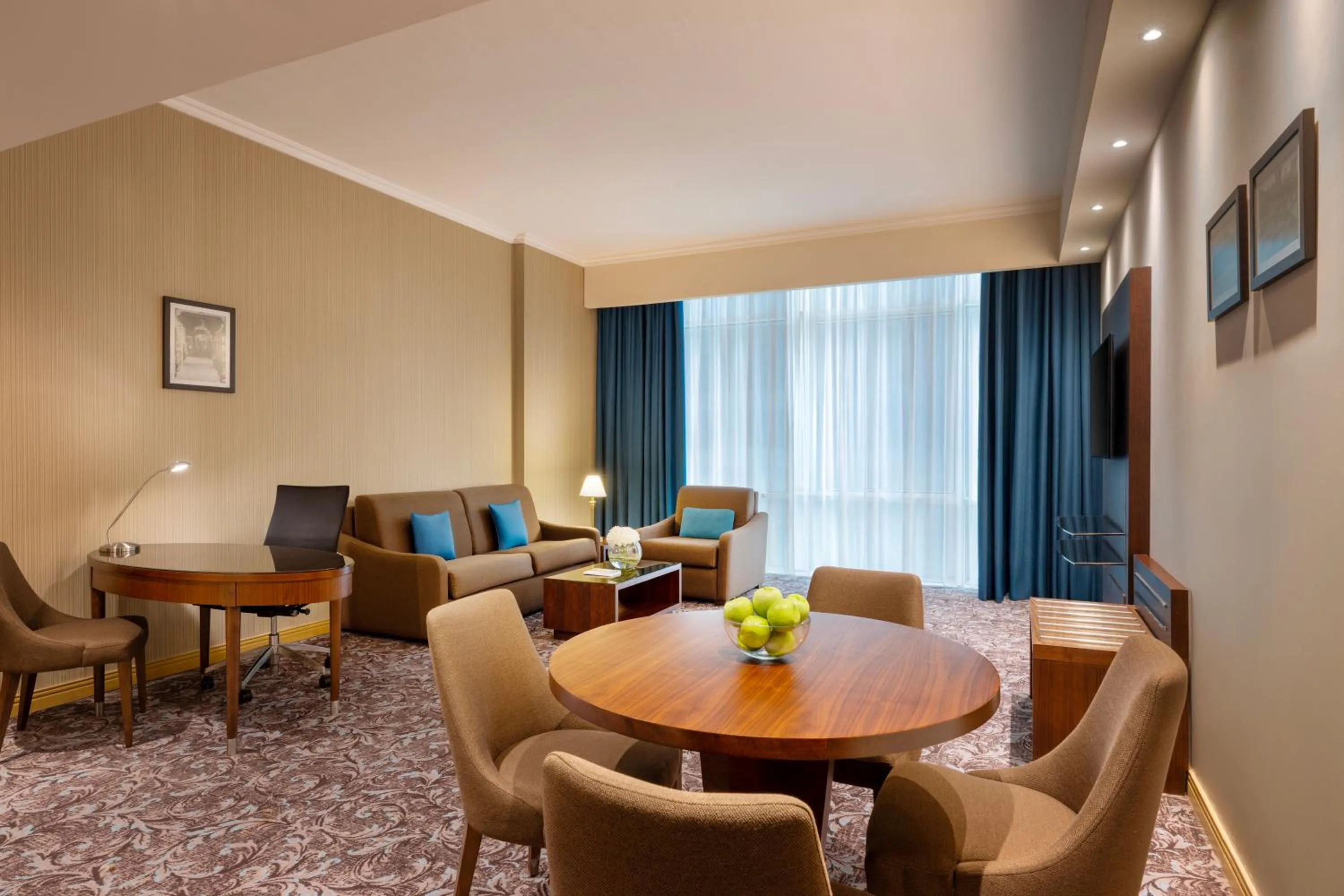 Living room in Golden Tulip Doha Hotel