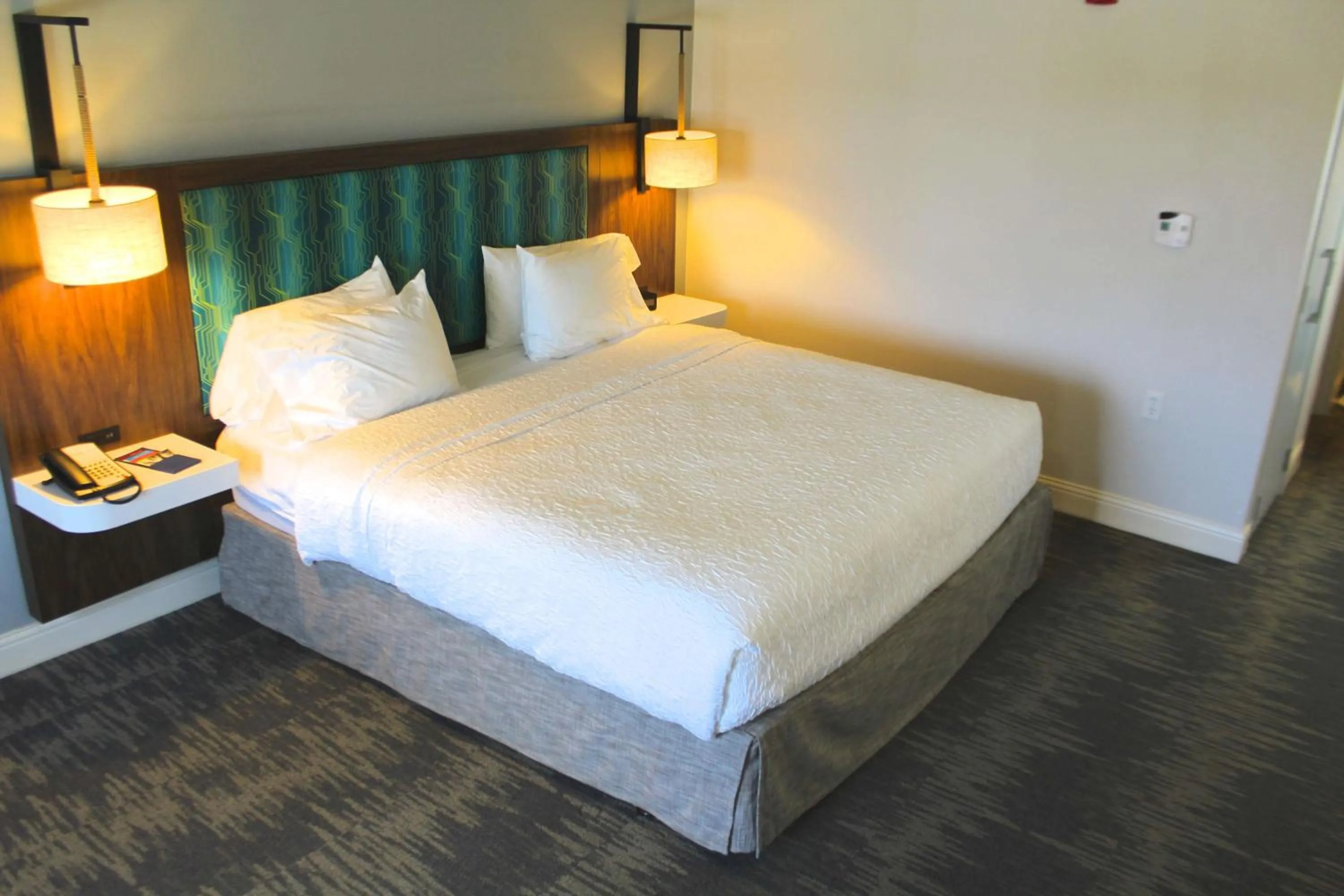 Bed in Hampton Inn & Suites Sarasota / Bradenton - Airport