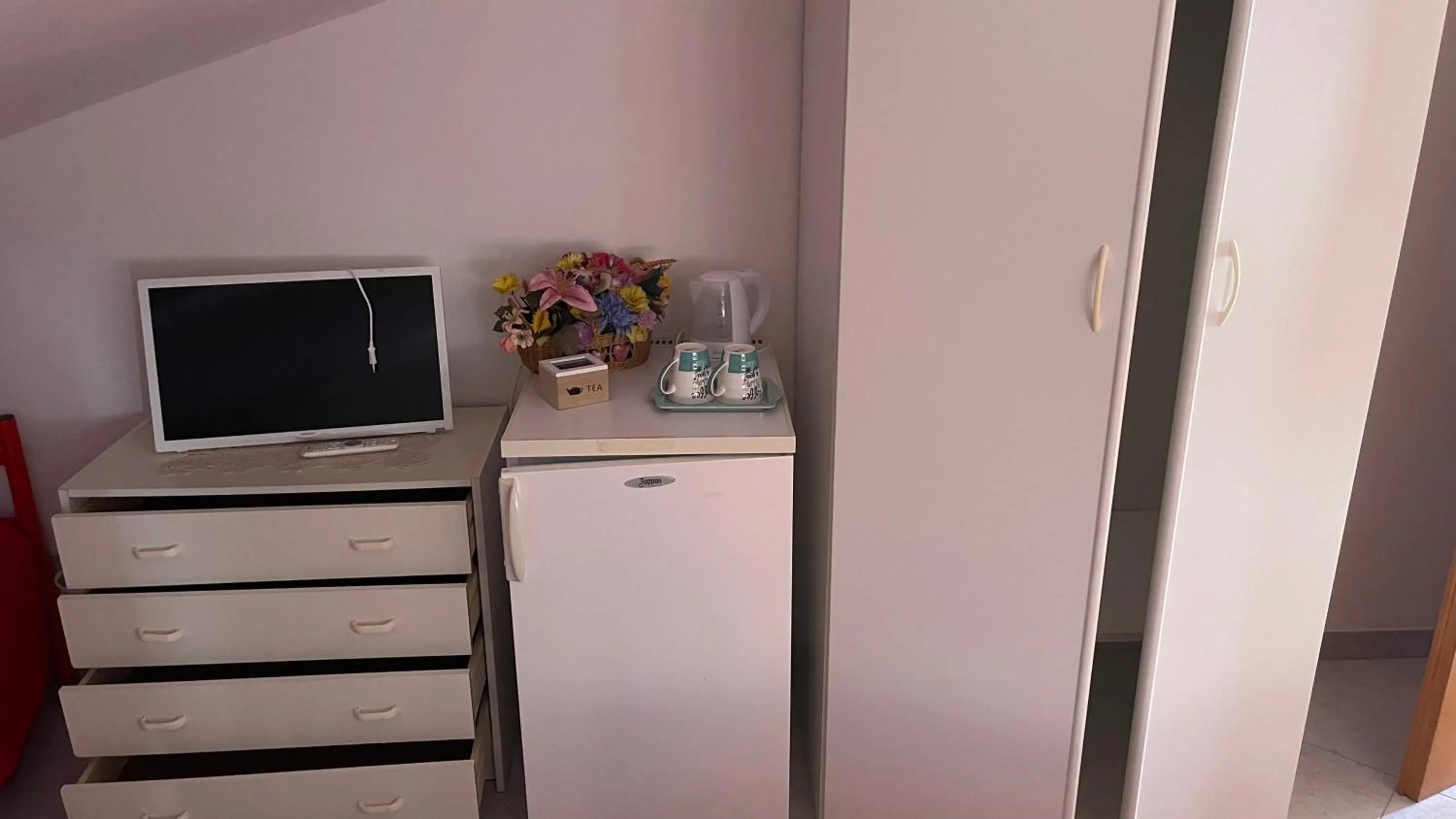 wardrobe in La Mansarda