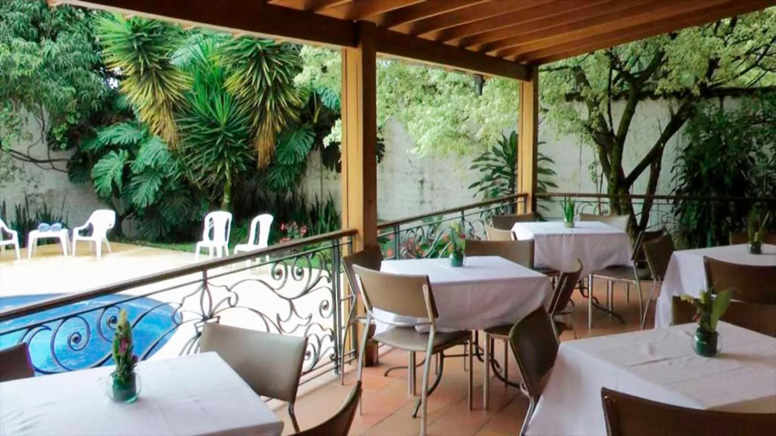 Restaurant/places to eat in Hotel Portales Del Campestre