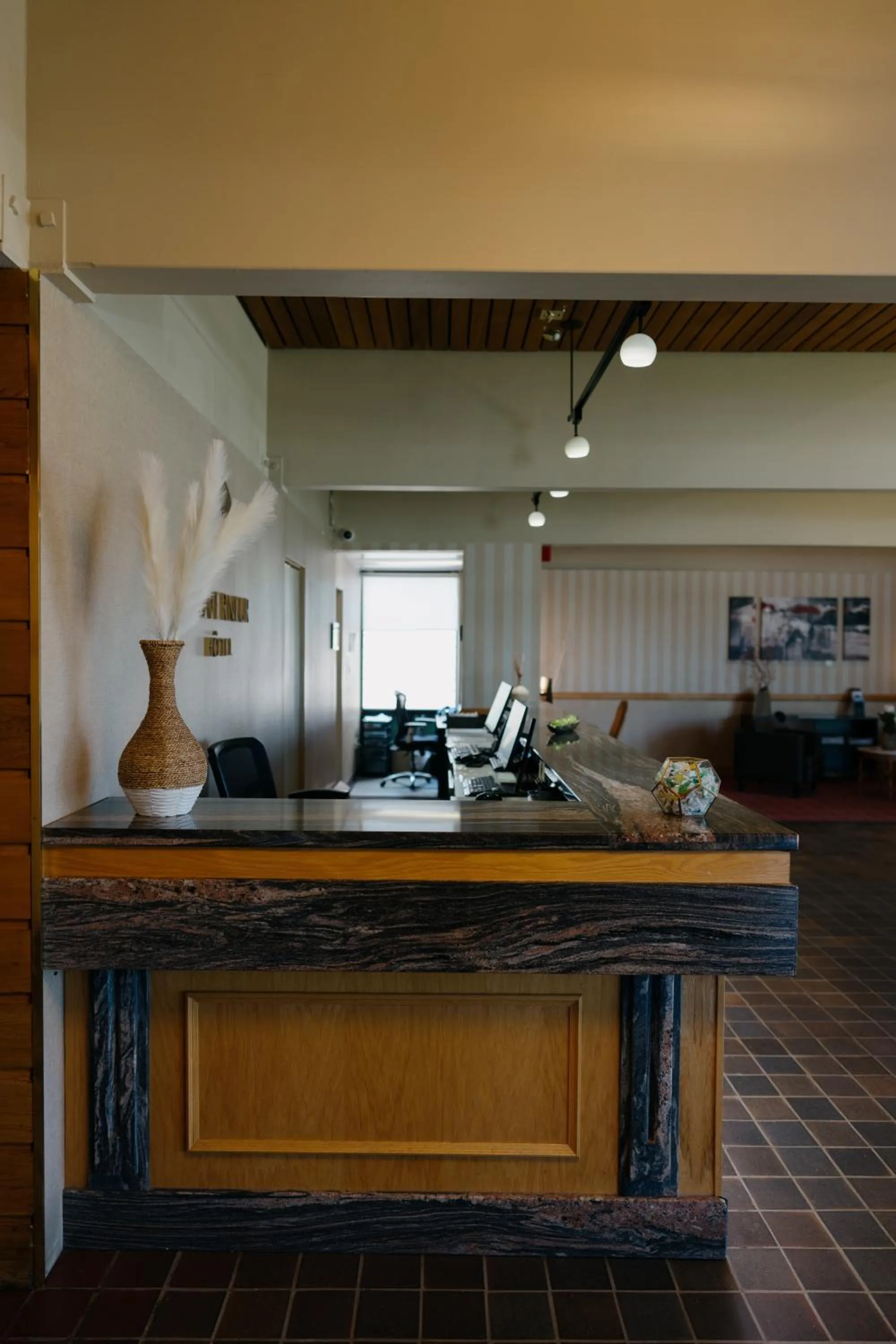 Lobby or reception in Hôtels Gouverneur Sept-Îles