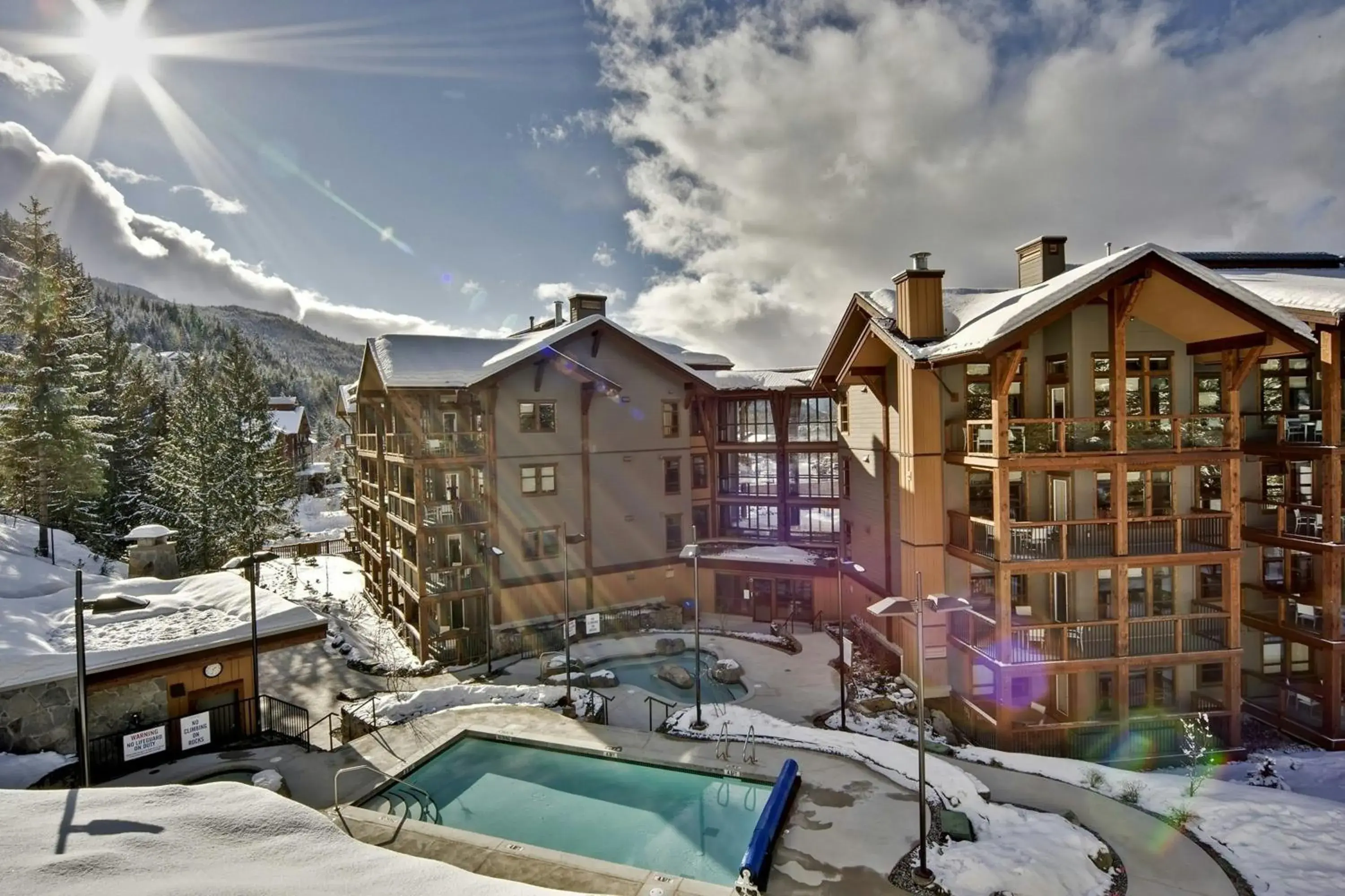 Swimming pool in Evolution Whistler, by Lodging Ovations Swimming pool in Evolution Whistler, by Lodging Ovations