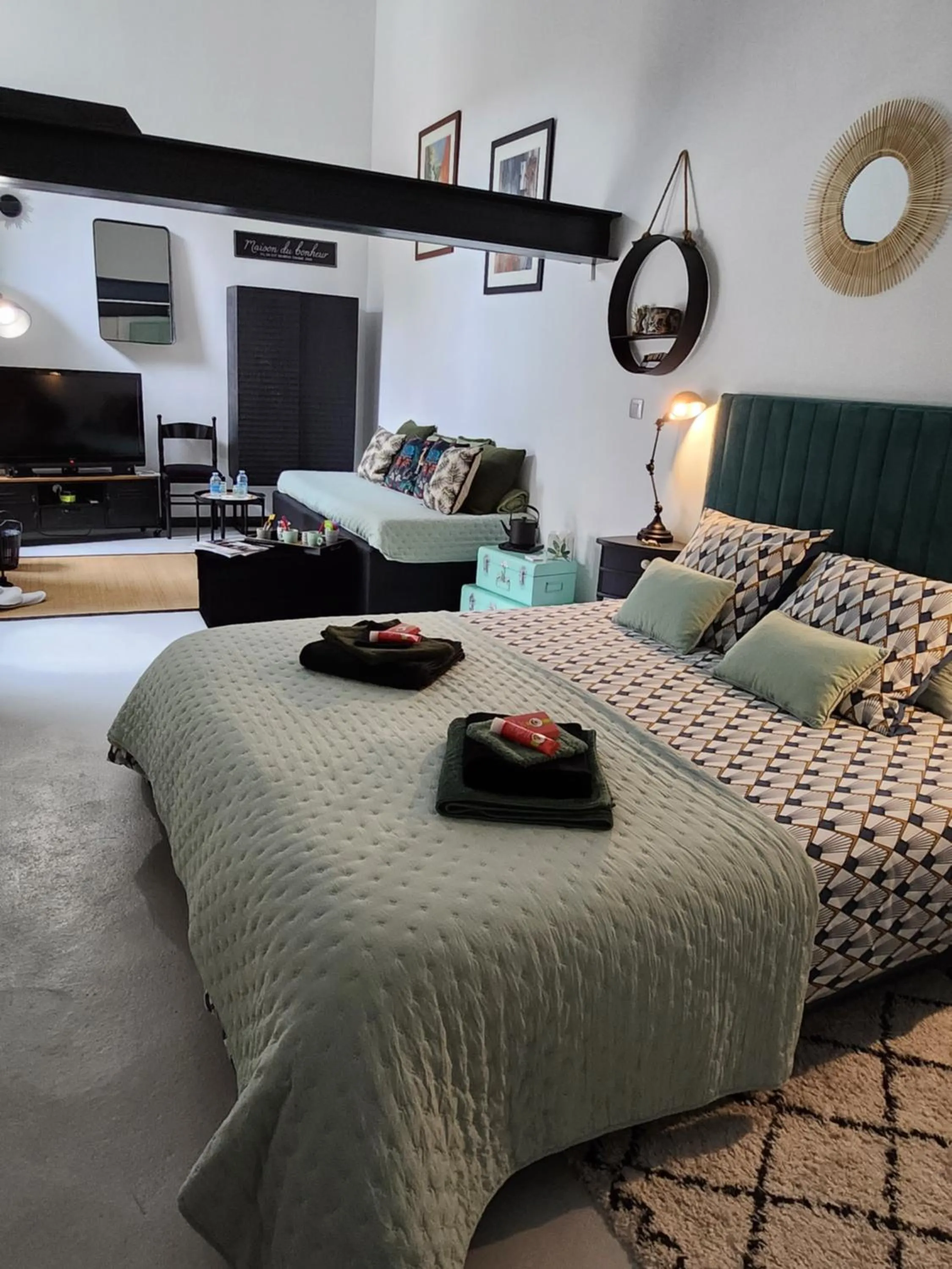 Photo of the whole room, Bed in Le clos Pascaline