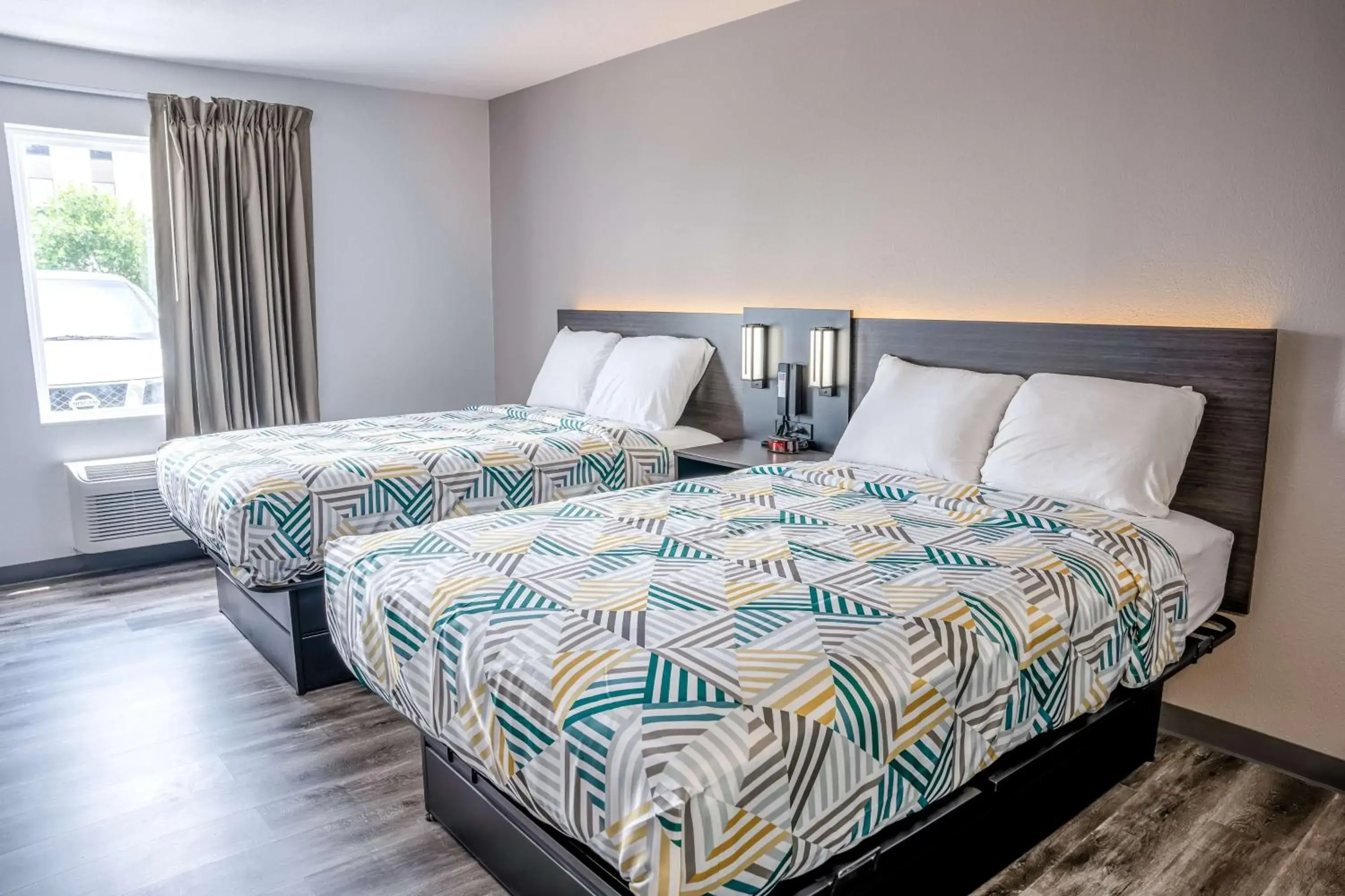 Photo of the whole room, Bed in Studio 6 Claremore OK Photo of the whole room, Bed in Studio 6 Claremore OK