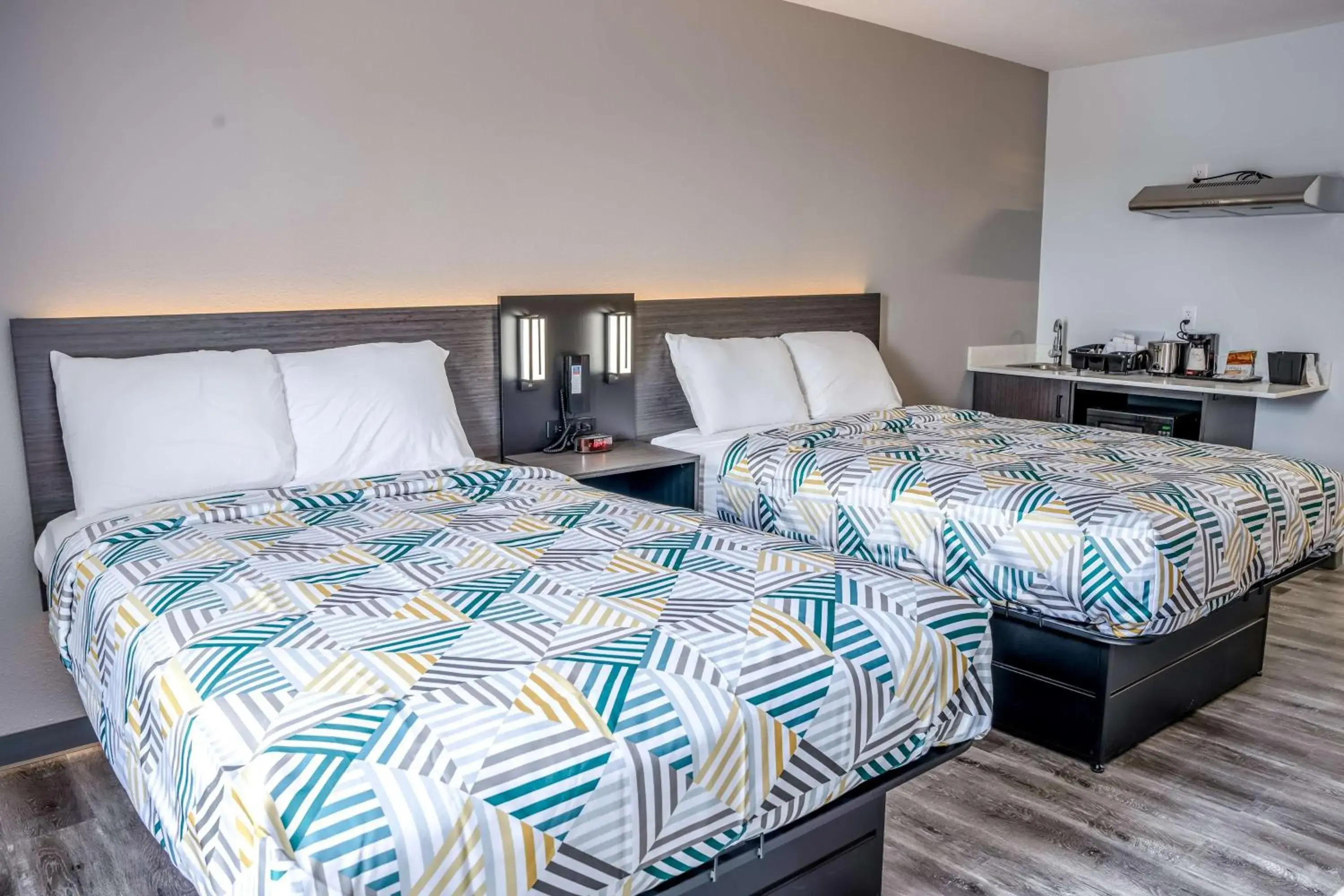 Photo of the whole room, Bed in Studio 6 Claremore OK Photo of the whole room, Bed in Studio 6 Claremore OK