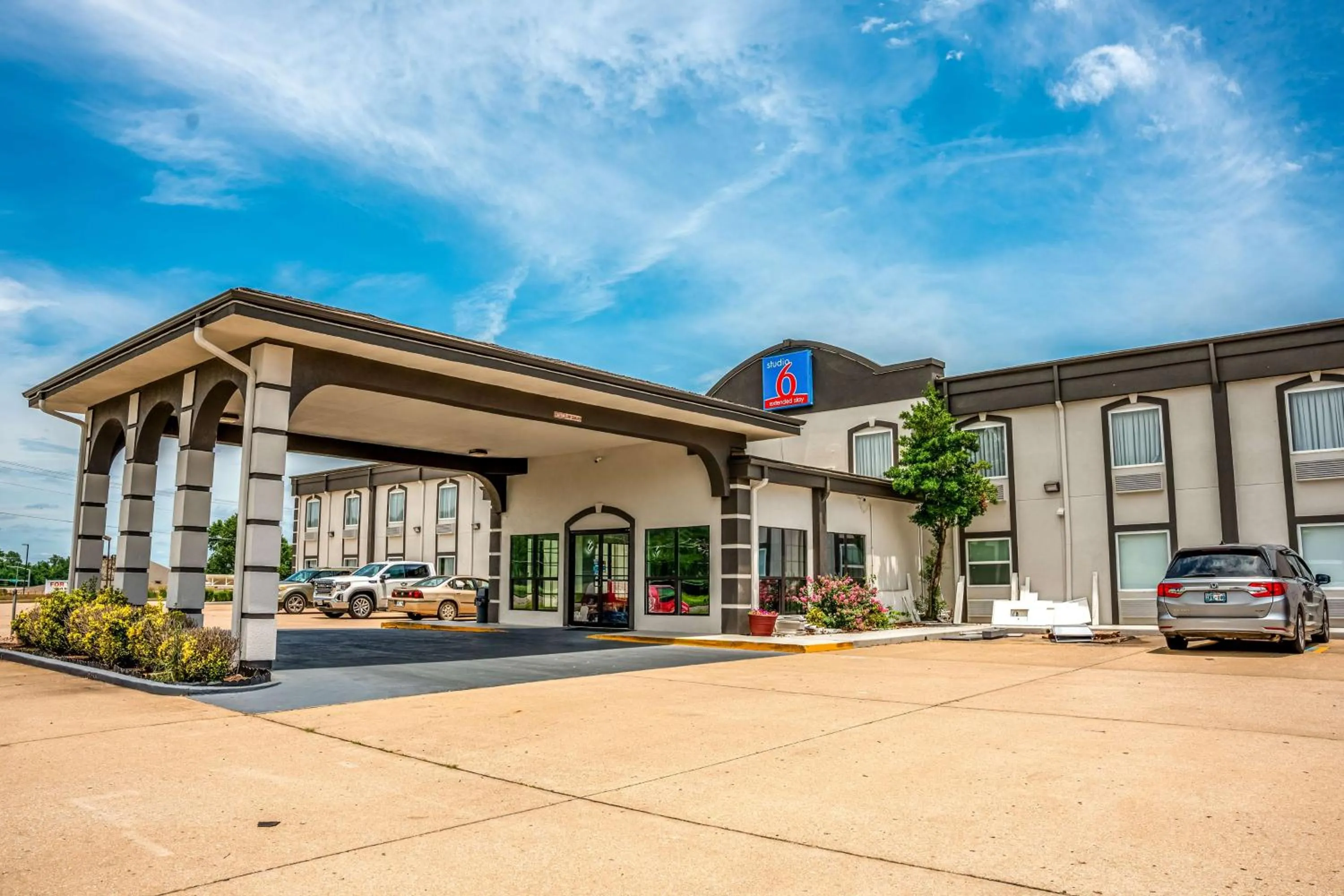 Property Building in Motel 6-Claremore, OK