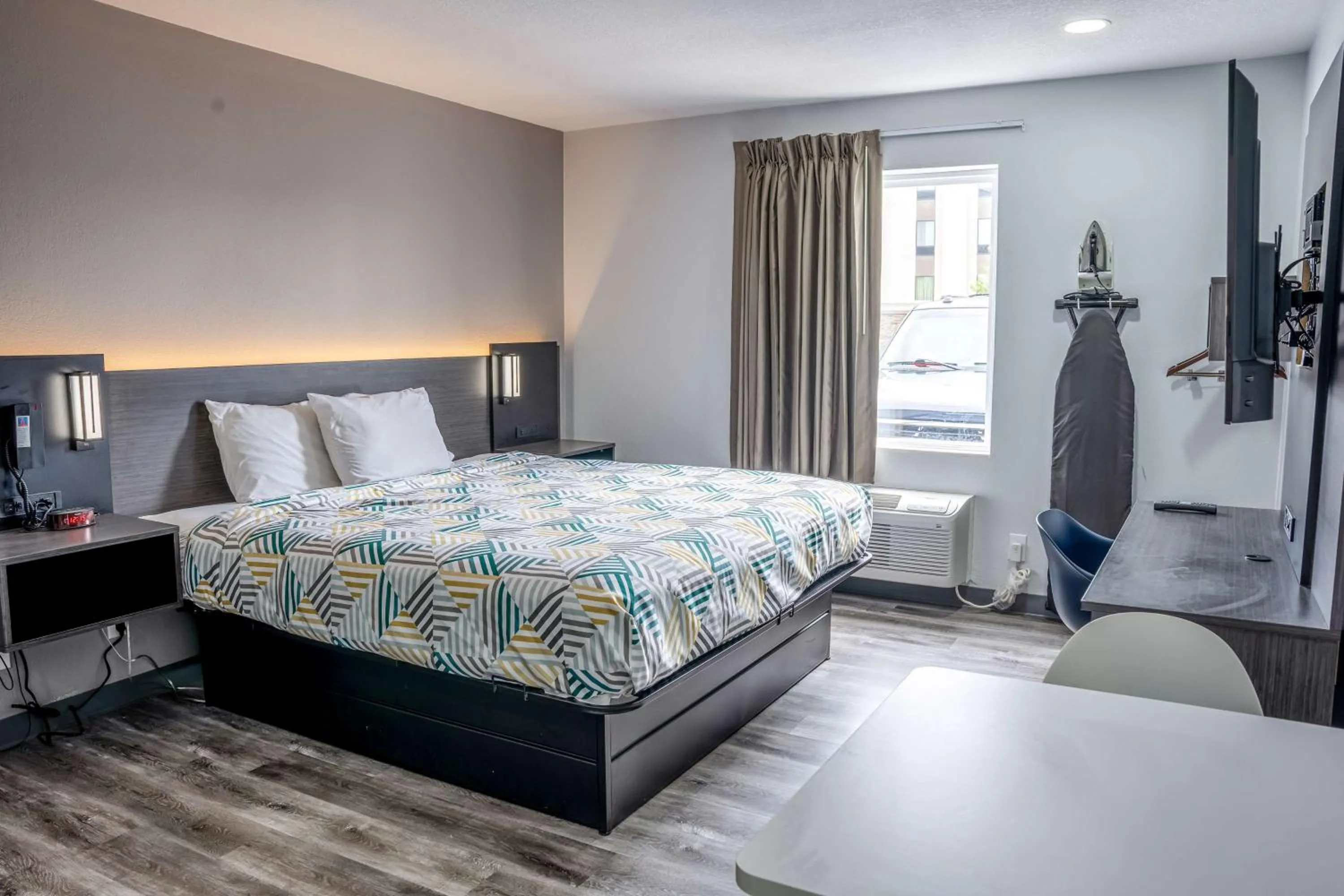 Photo of the whole room, Bed in Motel 6-Claremore, OK