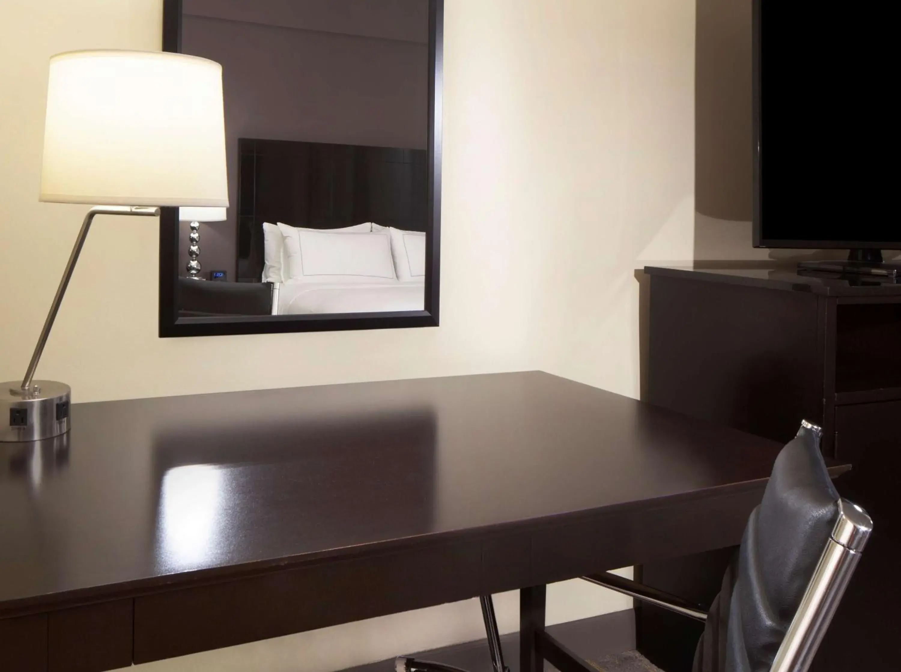 Deluxe Queen Room with Two Queen Beds in DoubleTree by Hilton El Paso Downtown Deluxe Queen Room with Two Queen Beds in DoubleTree by Hilton El Paso Downtown