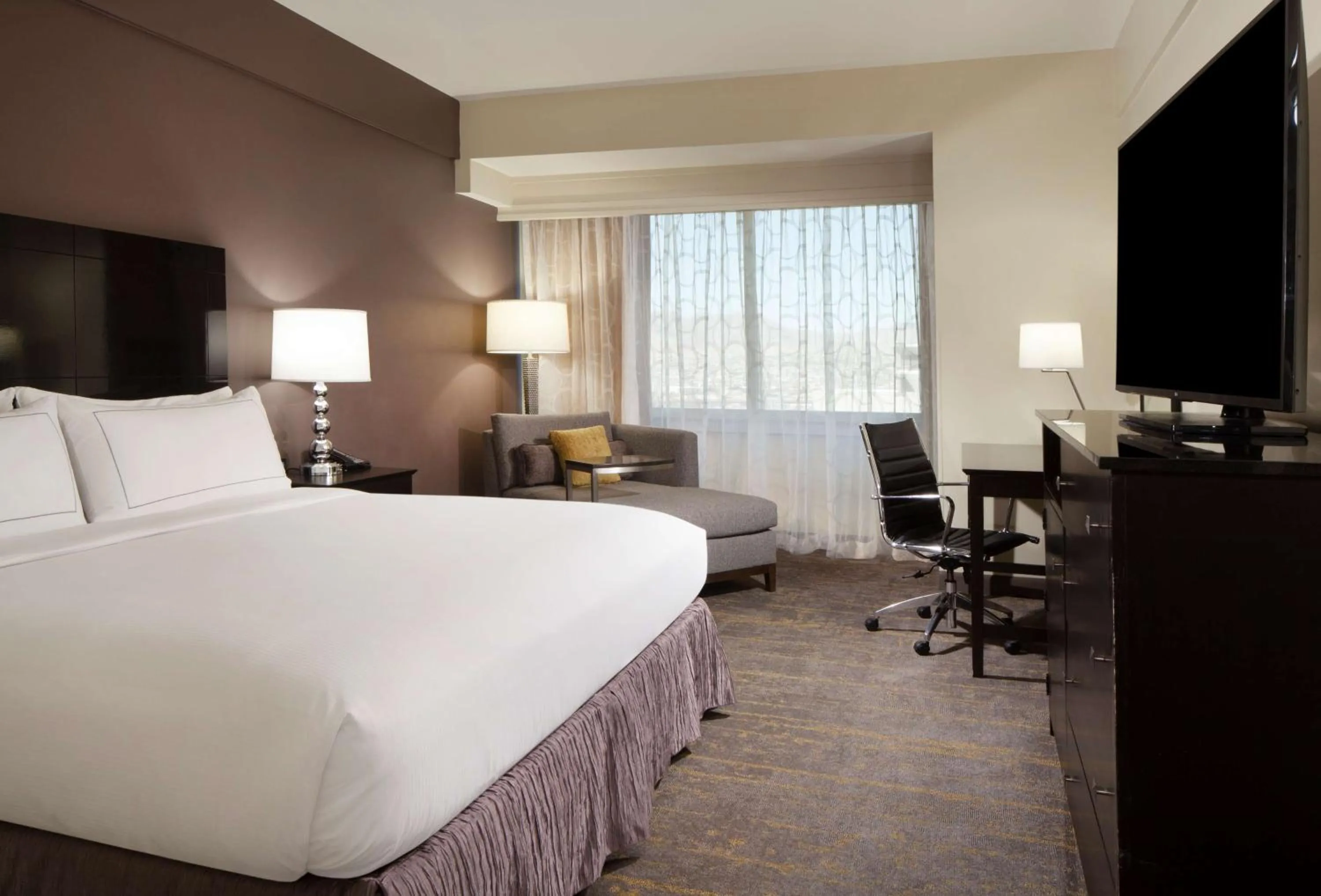 Bedroom, Bed in DoubleTree by Hilton El Paso Downtown