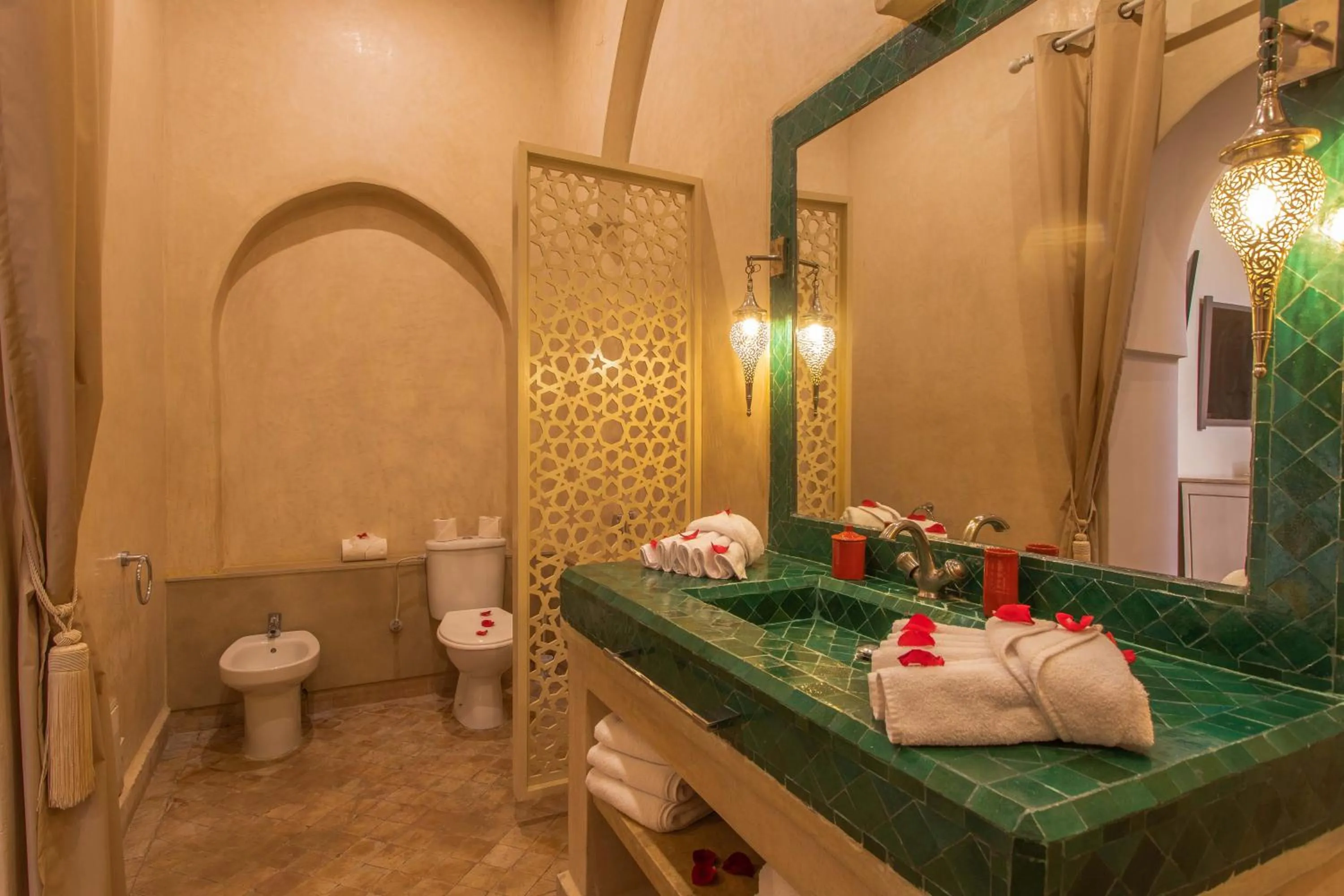 Toilet in Le Medina Privilège Riad & Spa