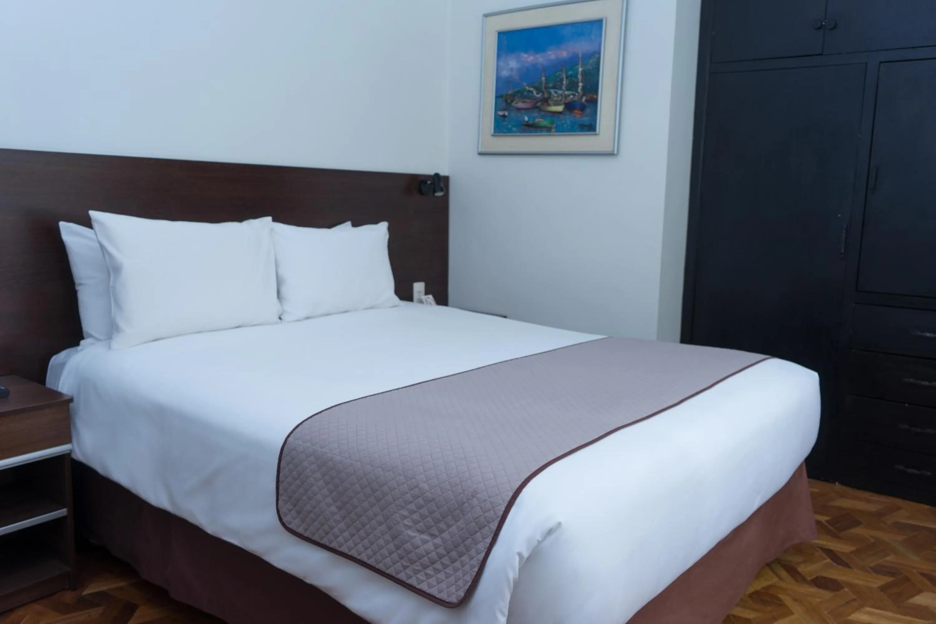 Bed in Hotel Calacoto