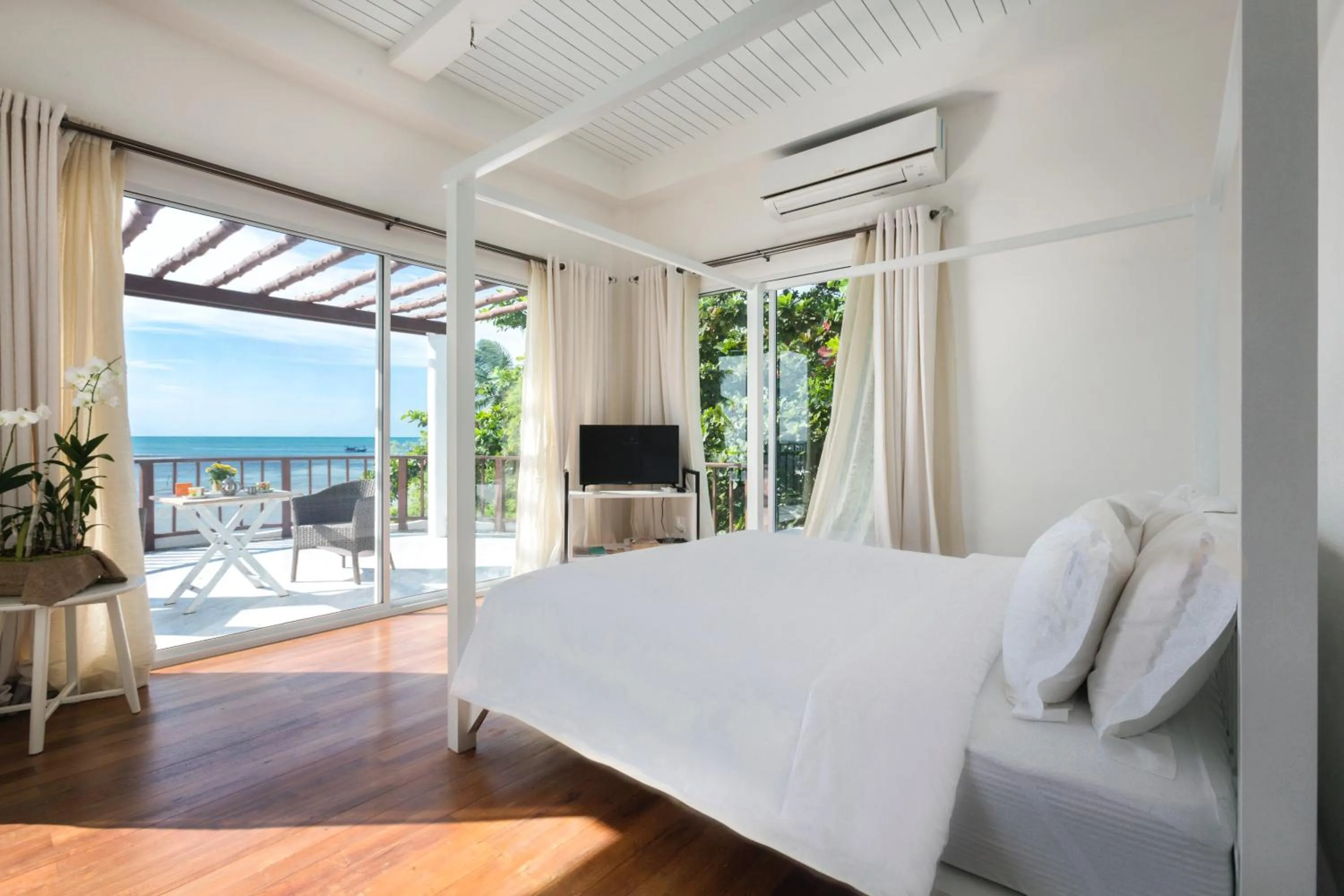 Bed in Villa Nalinnadda Petite Hotel & Spa, Adults Only - SHA Extra Plus