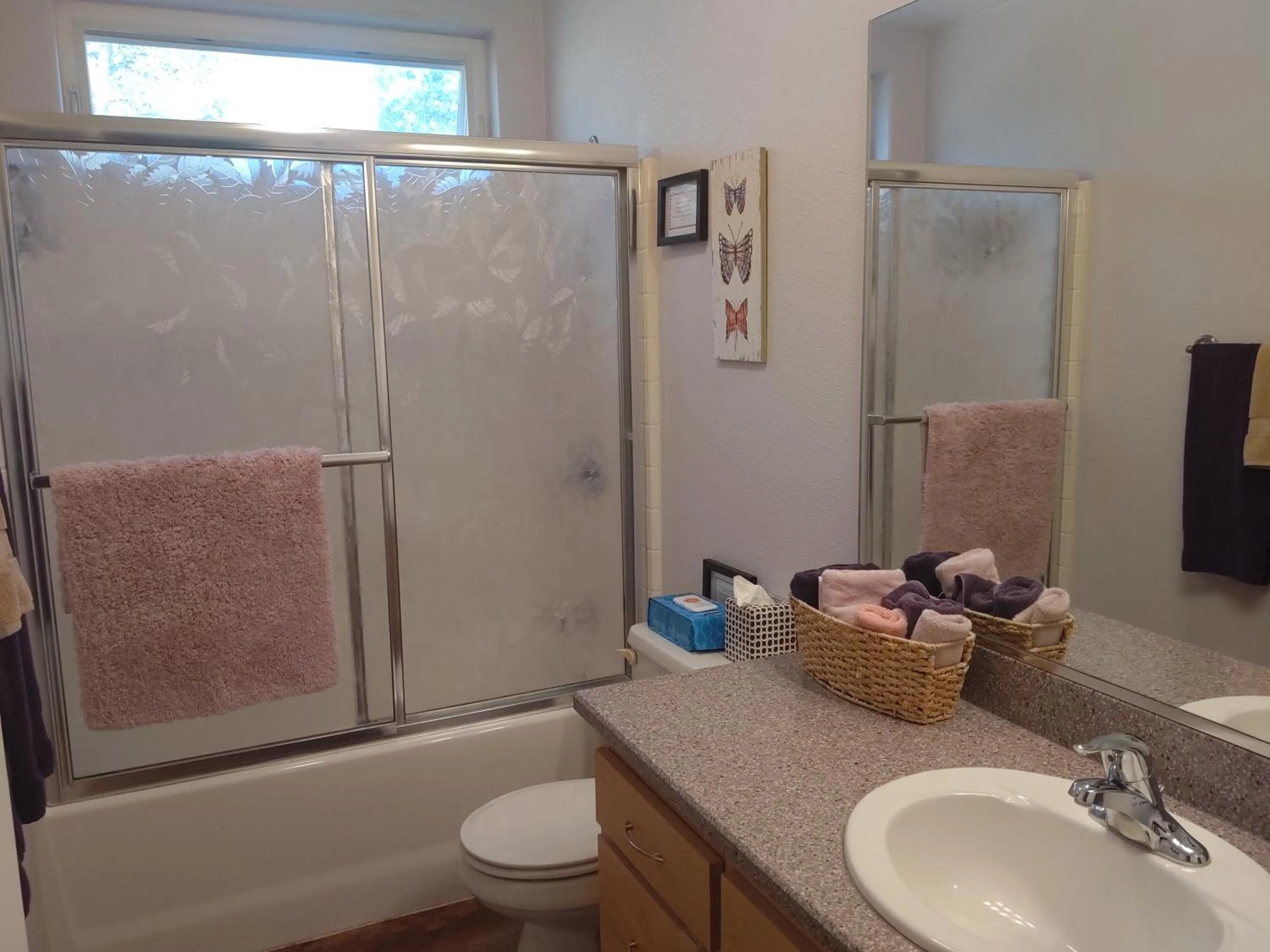 Bathroom in Engvadonia Yosemite B and B