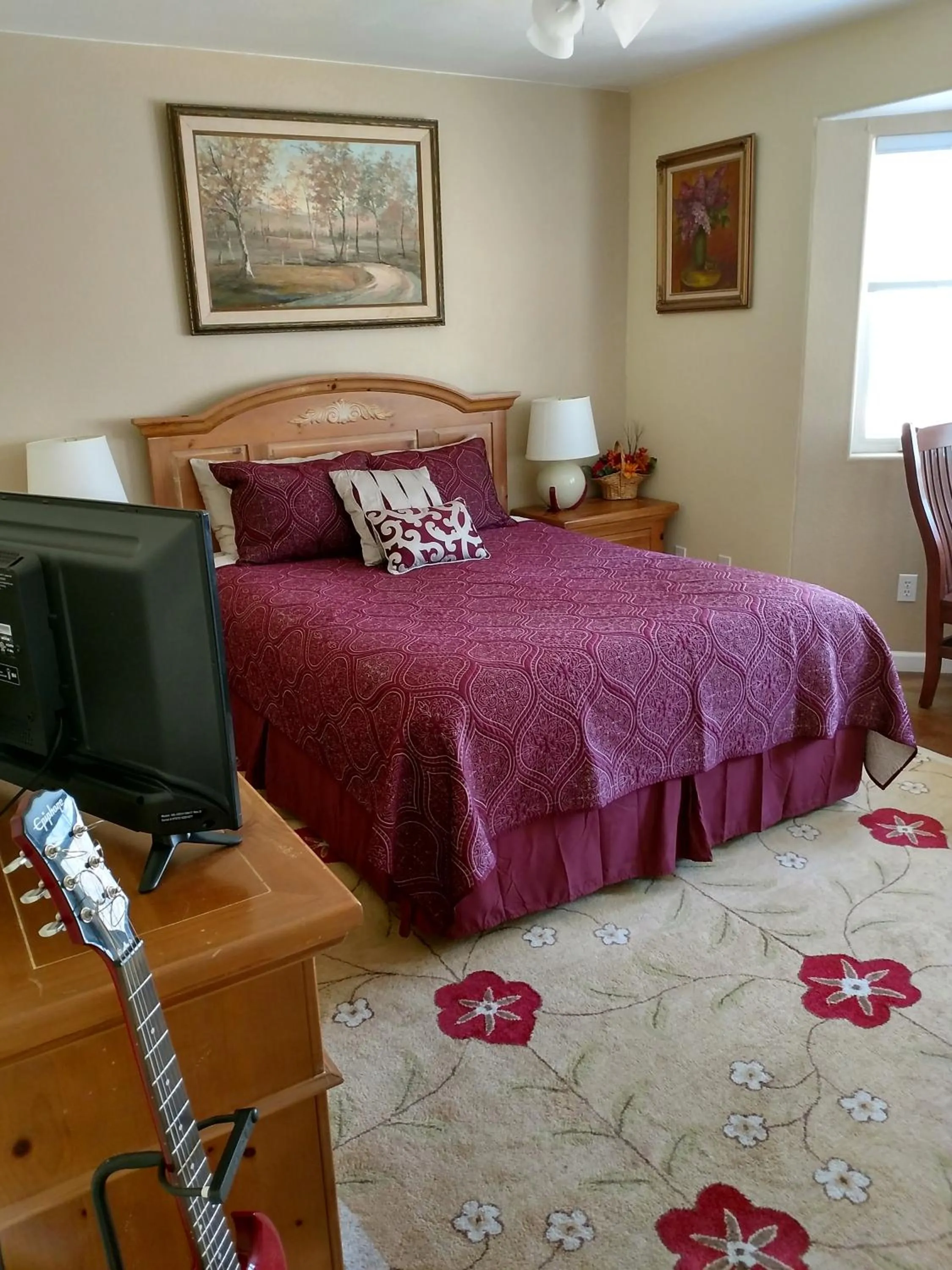 Photo of the whole room, Bed in Engvadonia Yosemite B and B