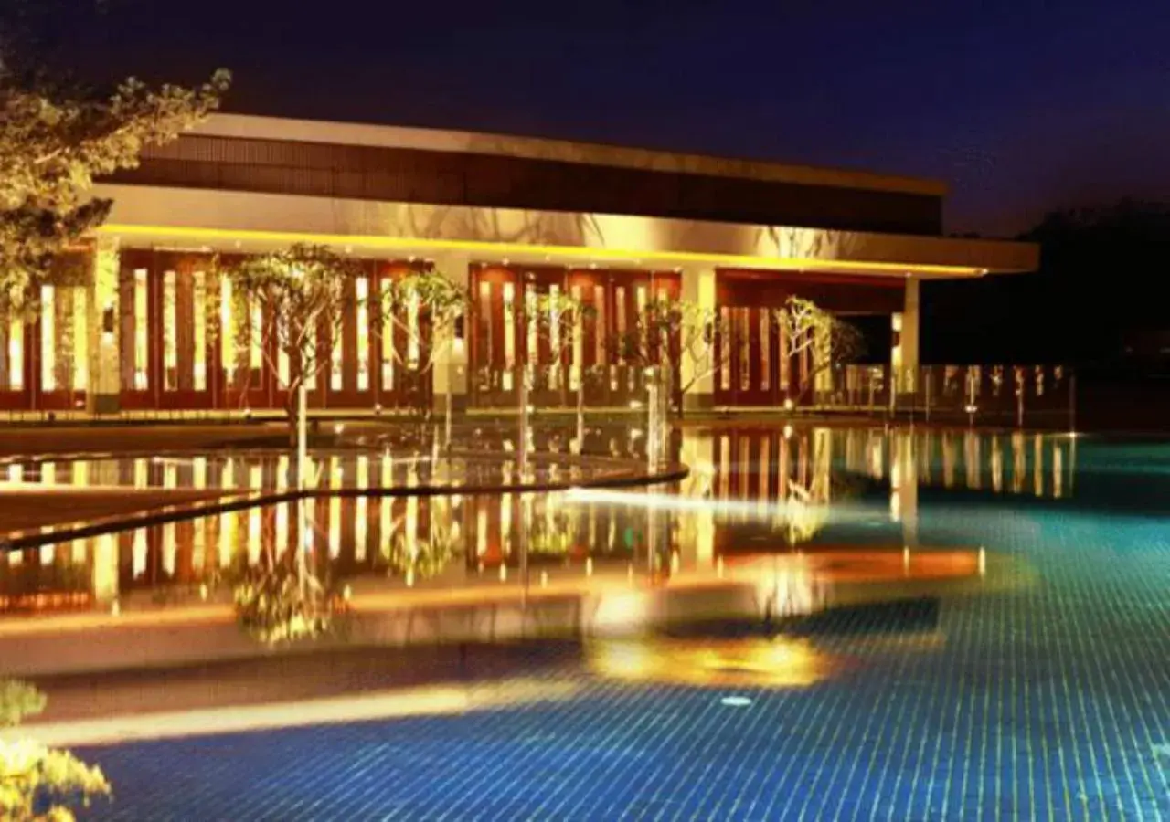 Property building, Swimming Pool in Baiyun Lakeside Hotel