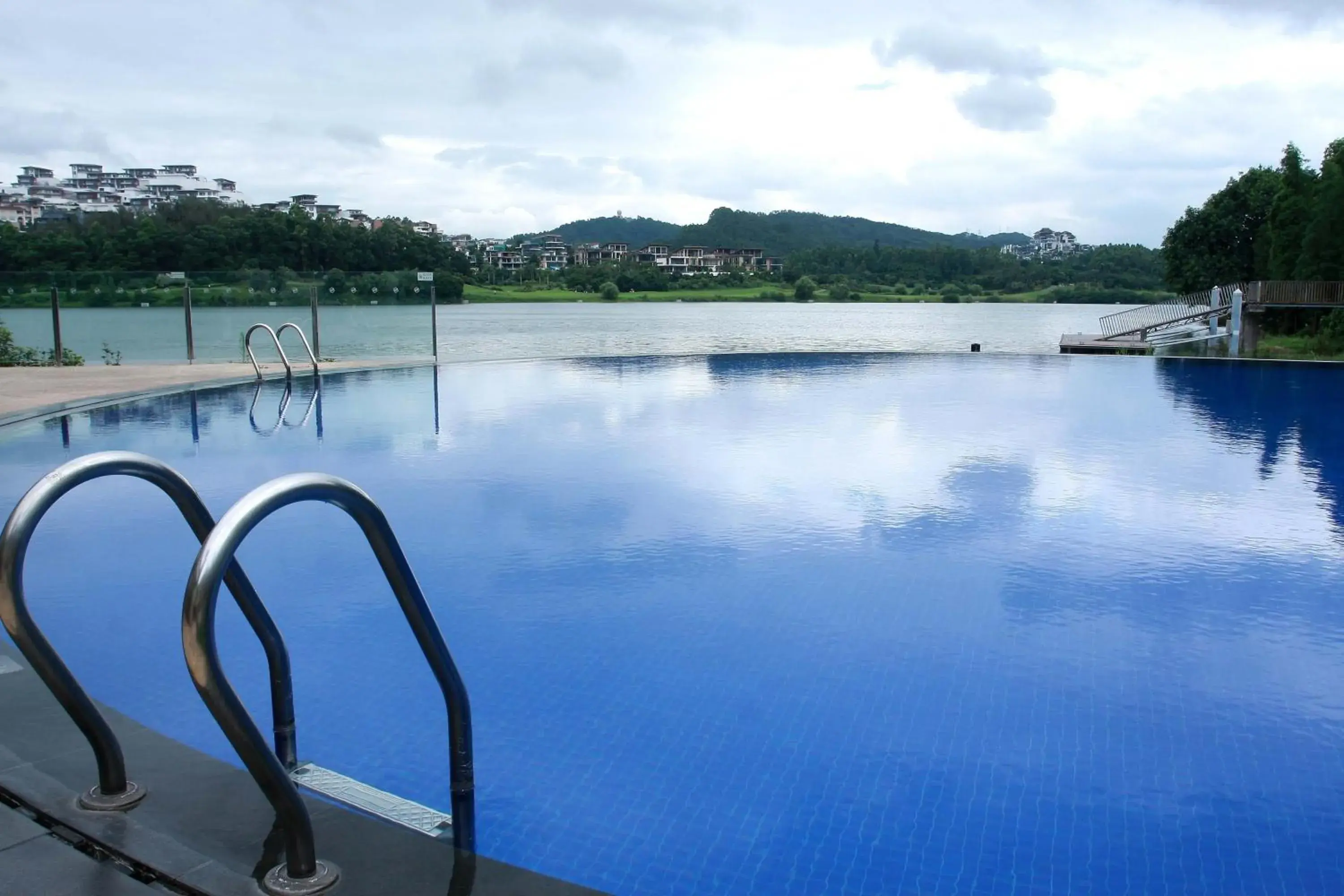 Swimming Pool in Baiyun Lakeside Hotel