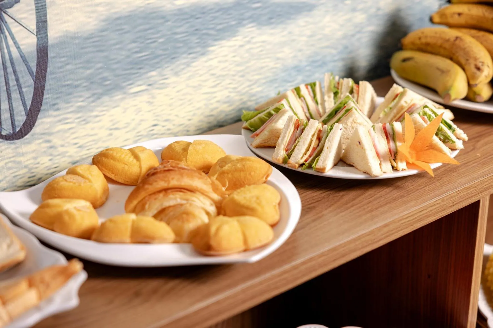 Restaurant/places to eat in Aquarius Grand Hotel