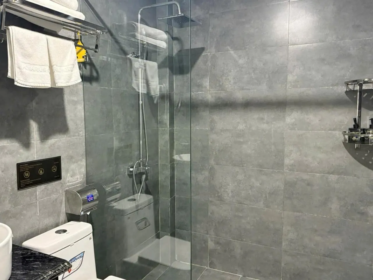 Bathroom in Aquarius Grand Hotel