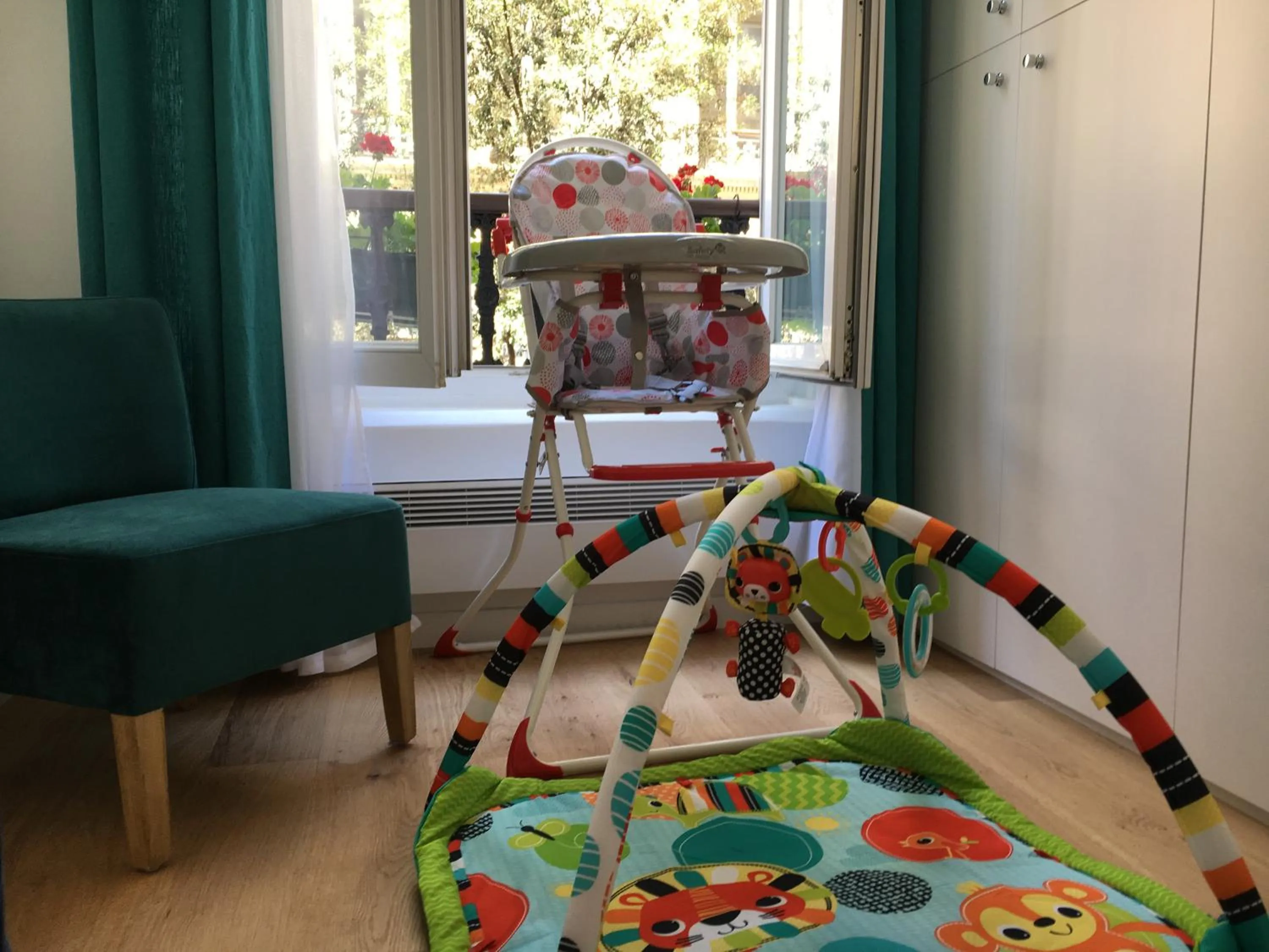 Photo of the whole room in Paris City Flat App entier N106 F3