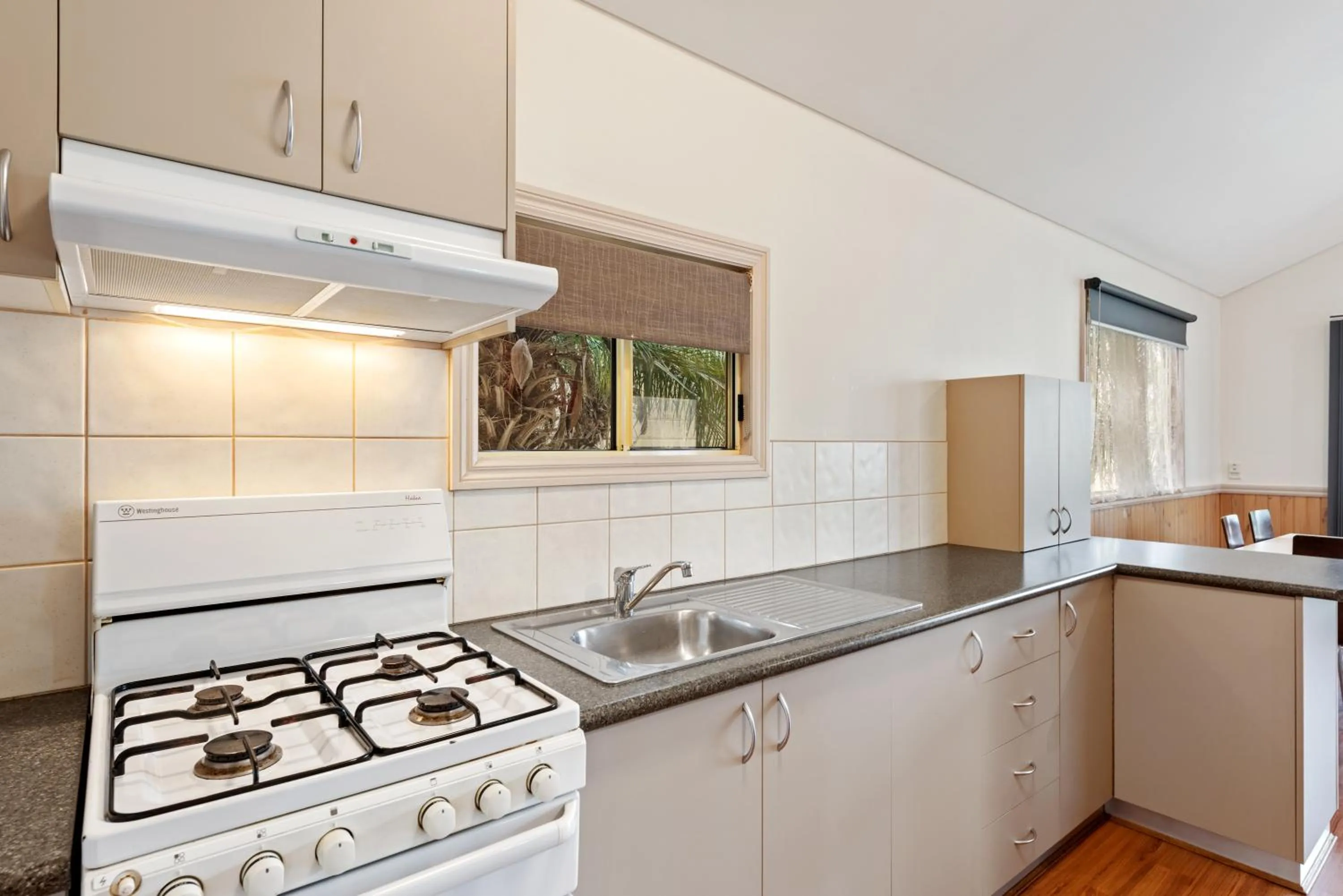 Kitchen or kitchenette in Discovery Parks - Lake Hume, Victoria