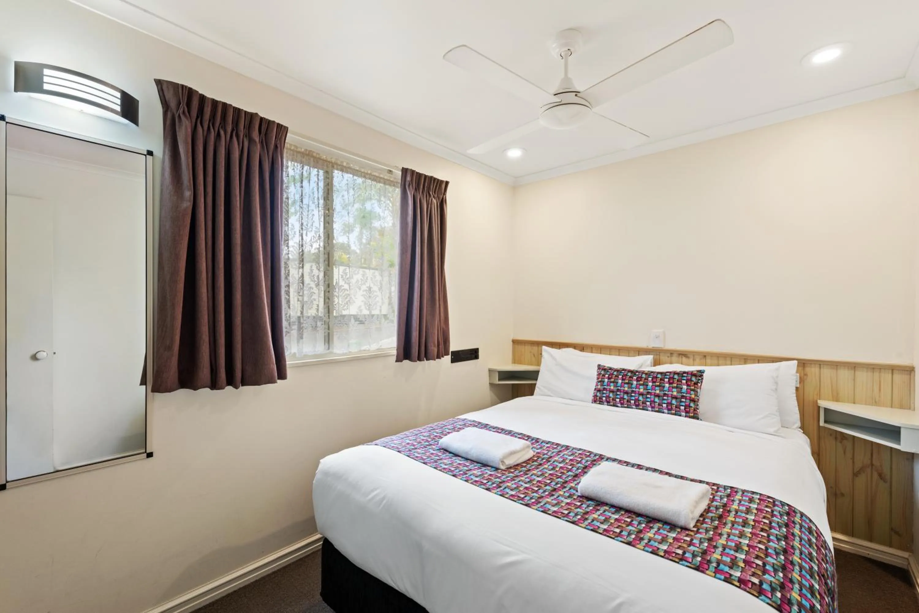 Bedroom, Bed in Discovery Parks - Lake Hume, Victoria