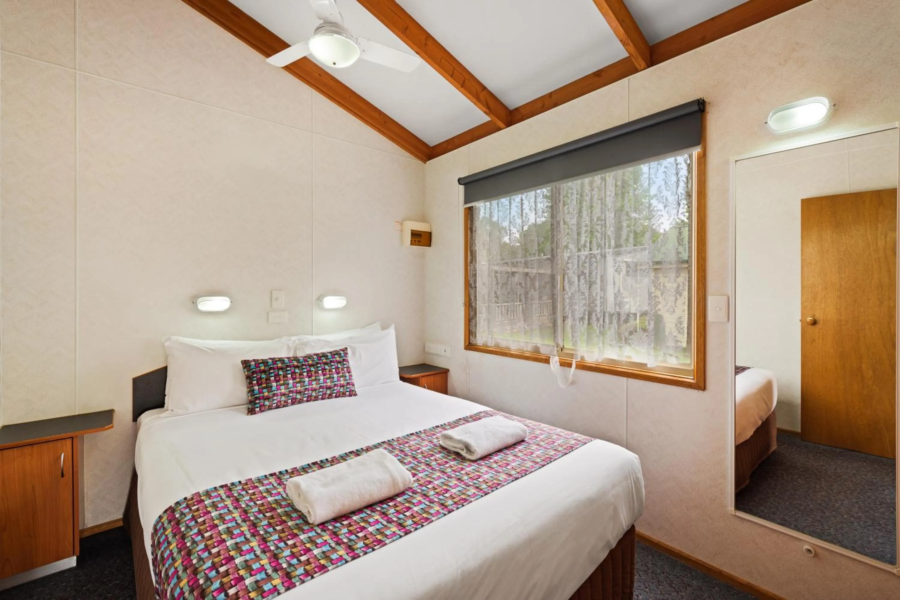 Bedroom, Bed in Discovery Parks - Lake Hume, Victoria