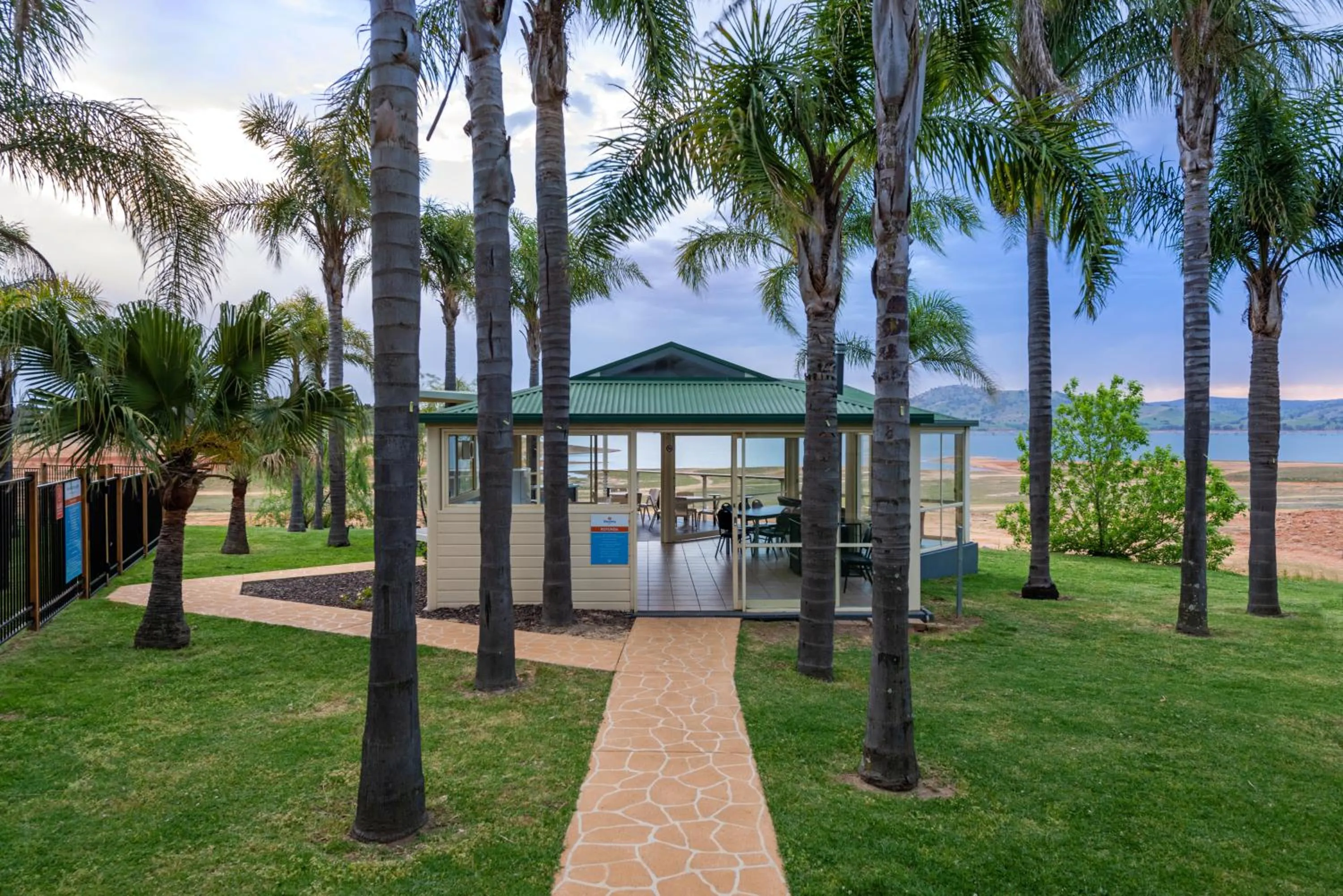 BBQ facilities in Discovery Parks - Lake Hume, Victoria