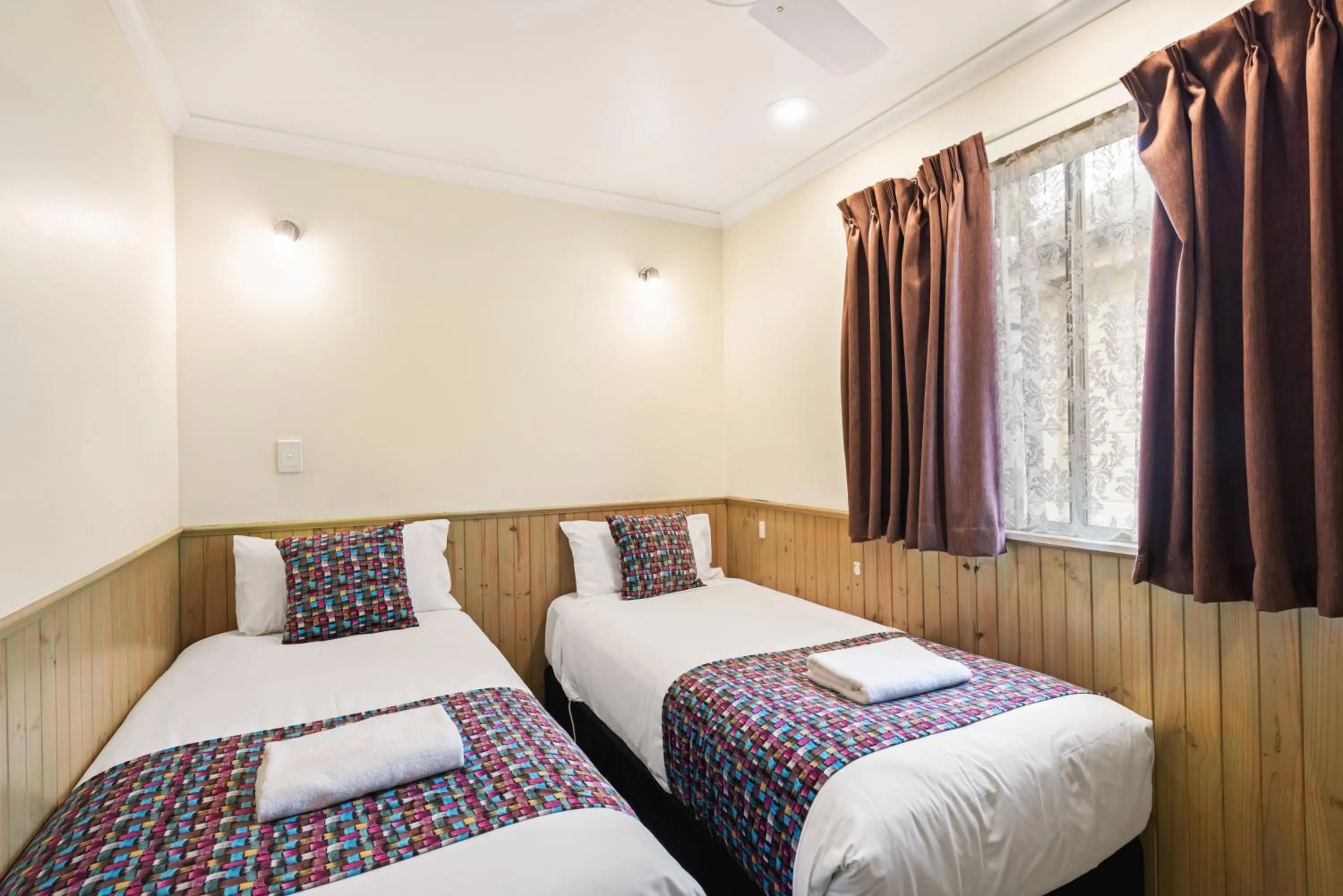 Bedroom, Bed in Discovery Parks - Lake Hume, Victoria