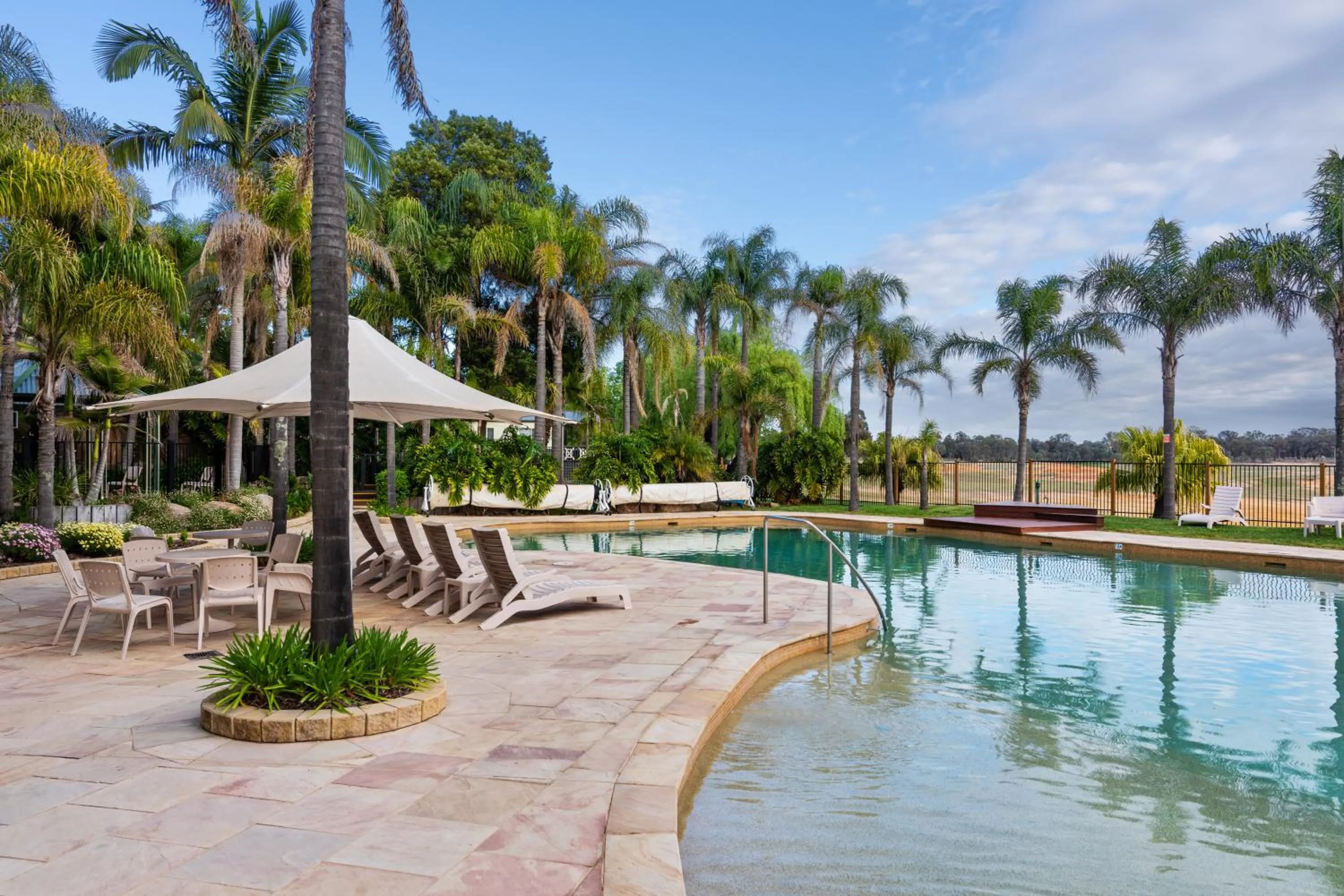 Swimming pool in Discovery Parks - Lake Hume, Victoria