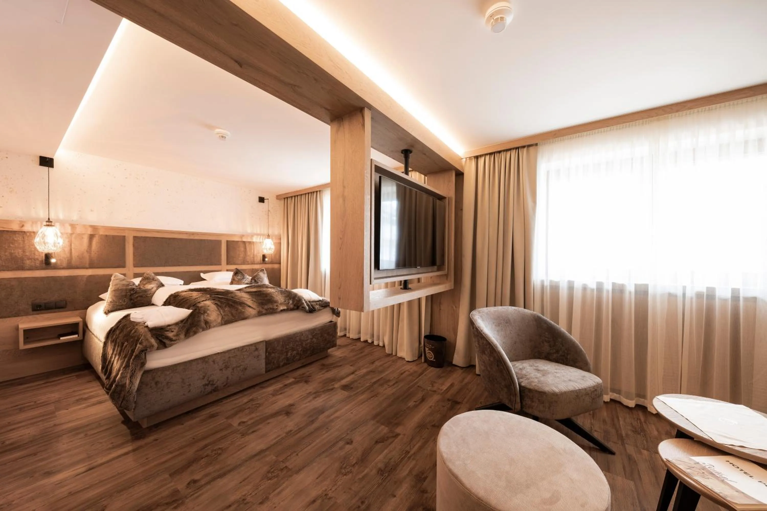 Bedroom, Bed in Superior Hotel Post Ischgl