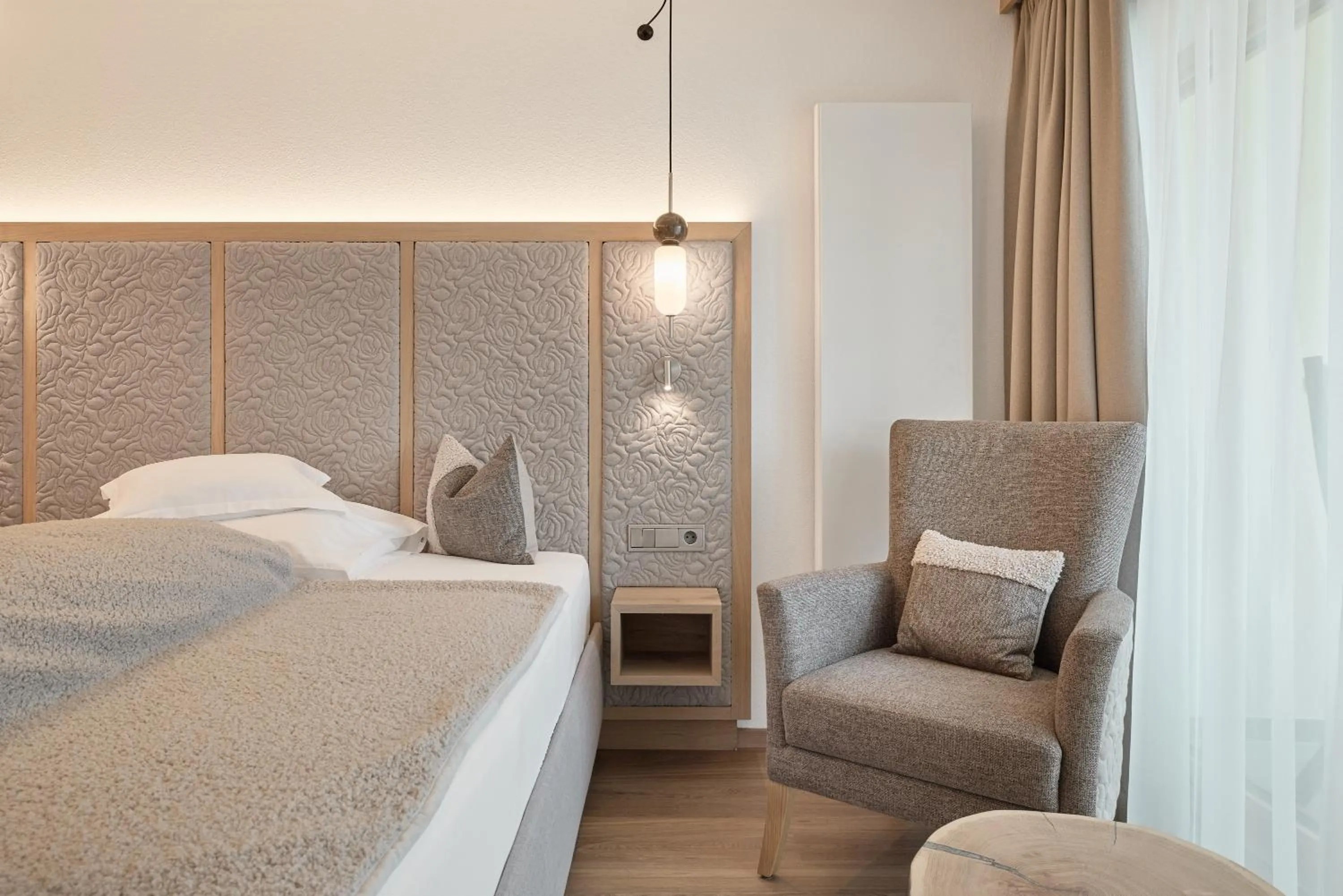 Bedroom, Bed in Superior Hotel Post Ischgl