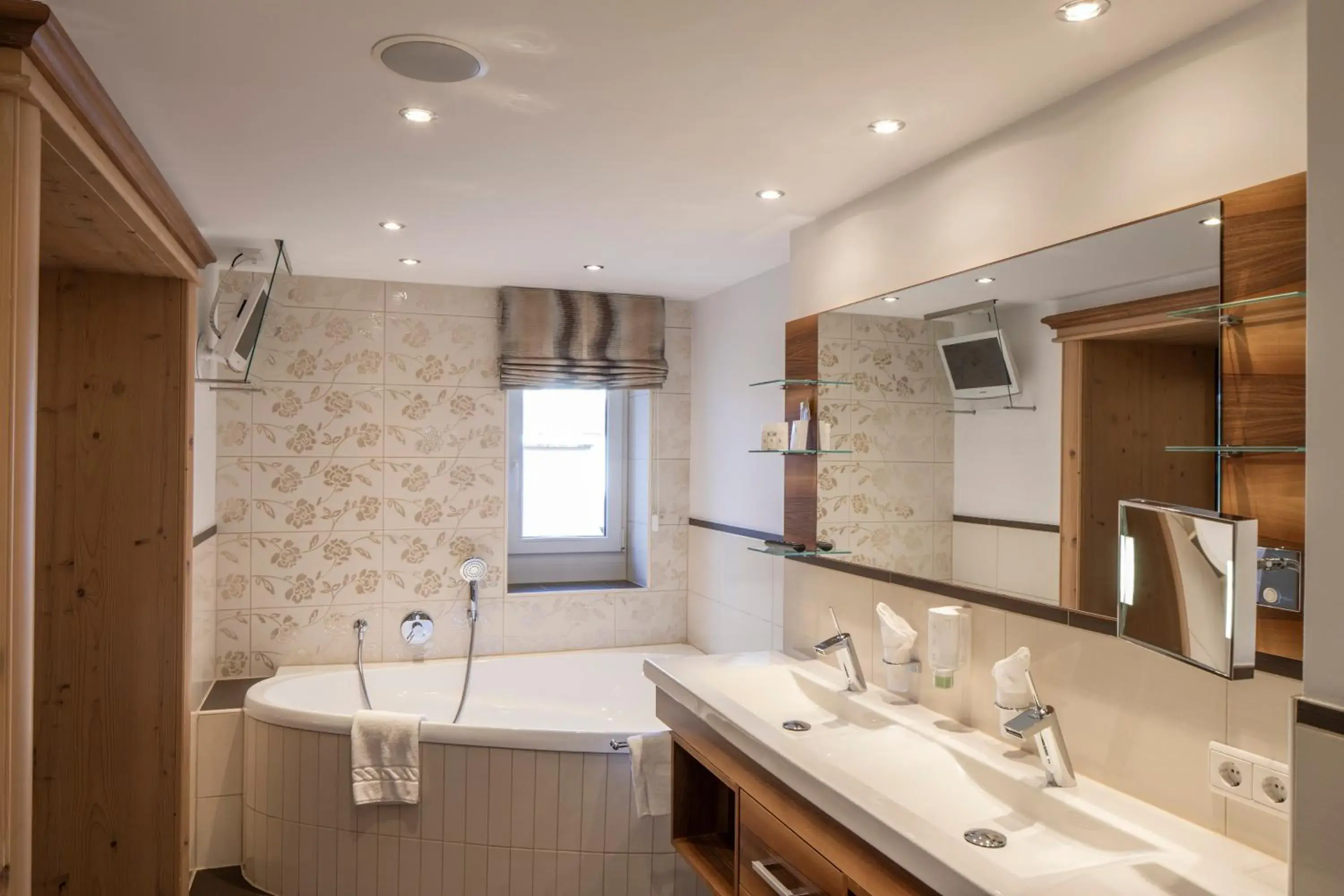 Classic Suite in Superior Hotel Post Ischgl Classic Suite in Superior Hotel Post Ischgl