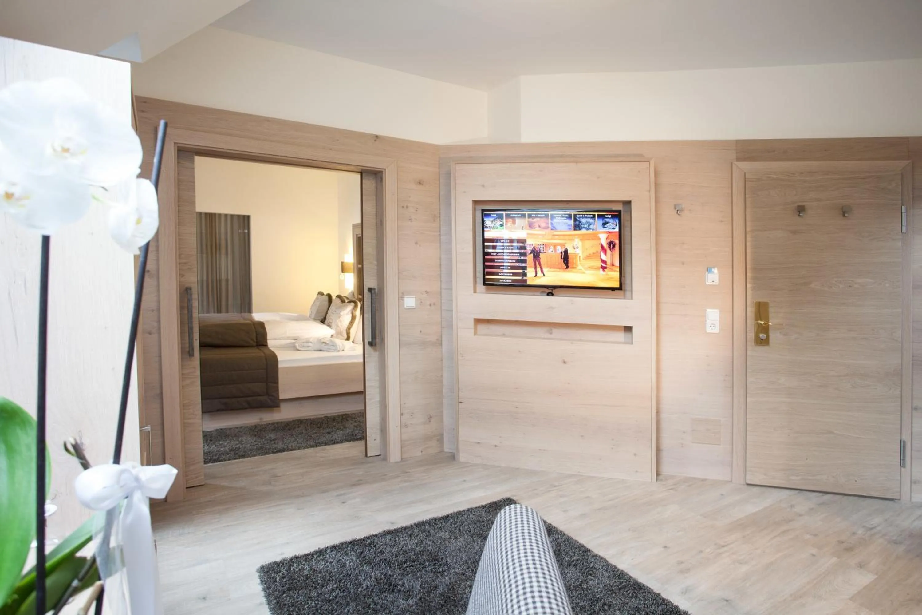 TV and multimedia, Bed in Superior Hotel Post Ischgl