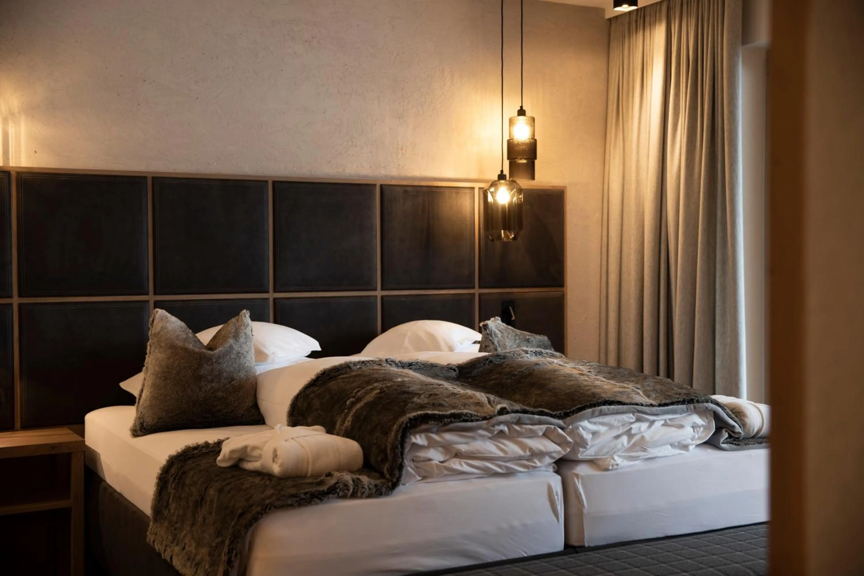 Photo of the whole room, Bed in Superior Hotel Post Ischgl