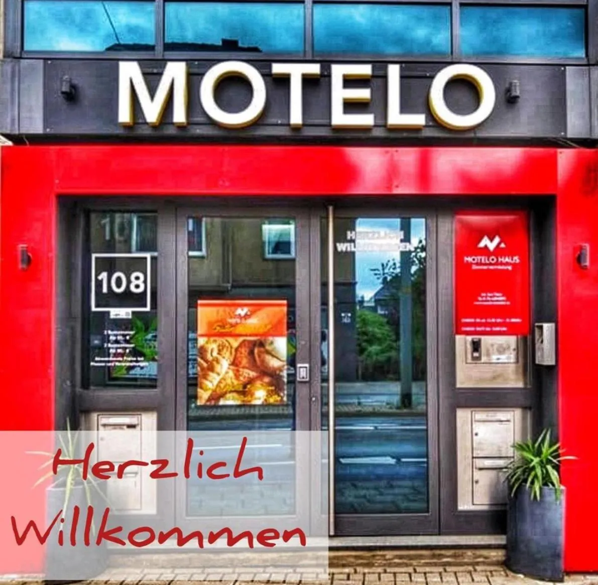 Facade/entrance in MOTELO Bielefeld - Smart HOTEL