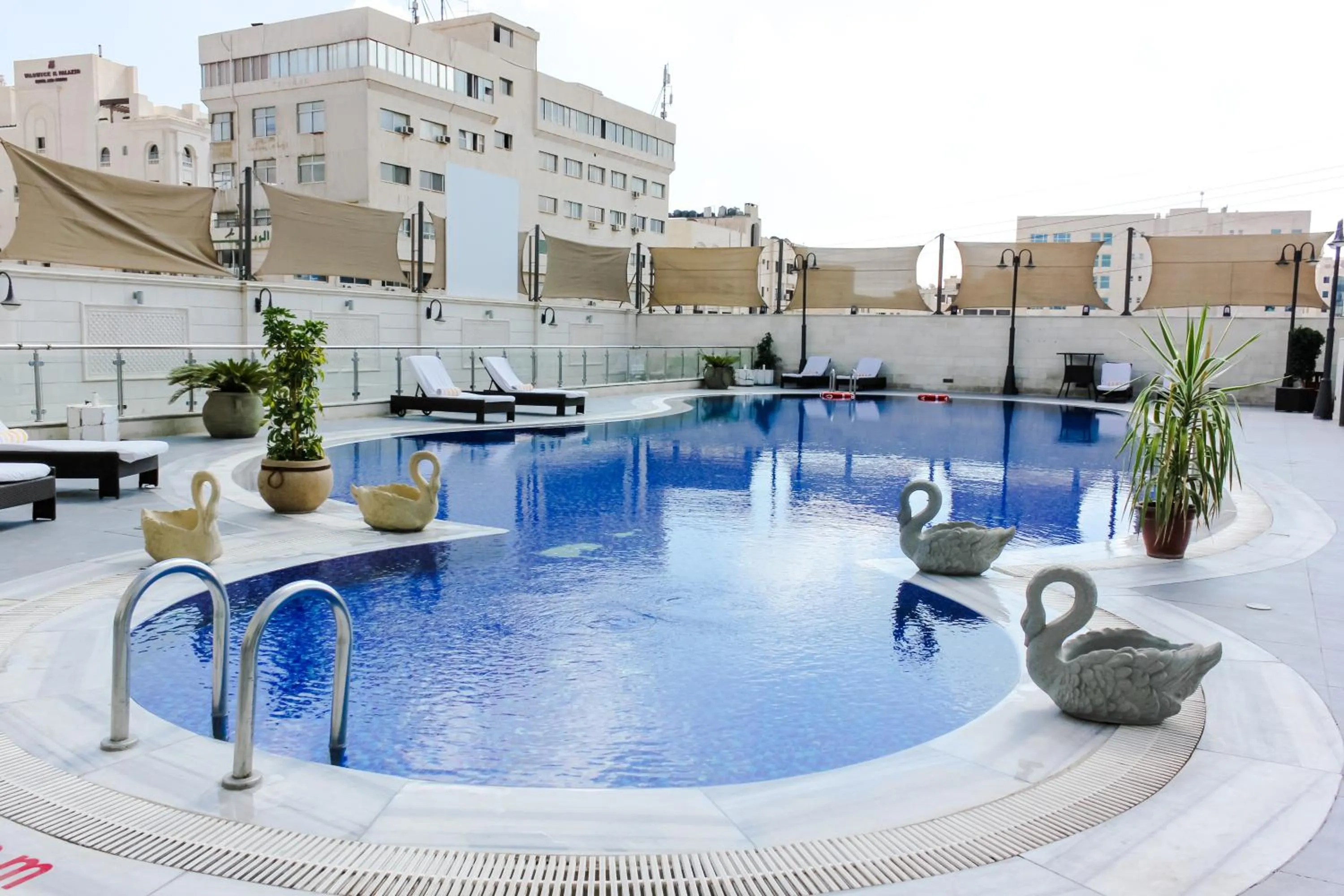Swimming pool in Days Inn Hotel & Suites Amman