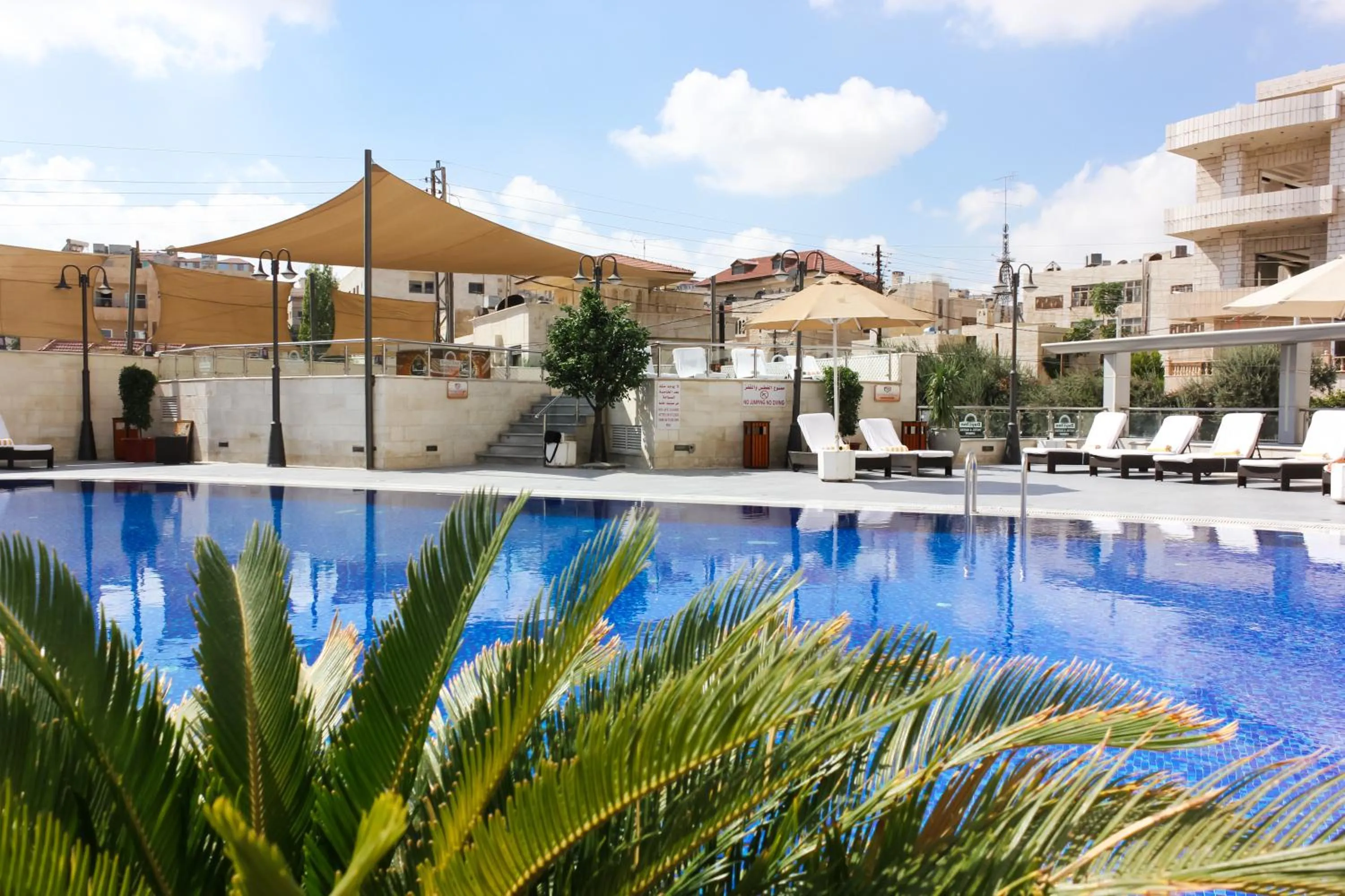 Swimming pool in Days Inn Hotel & Suites Amman