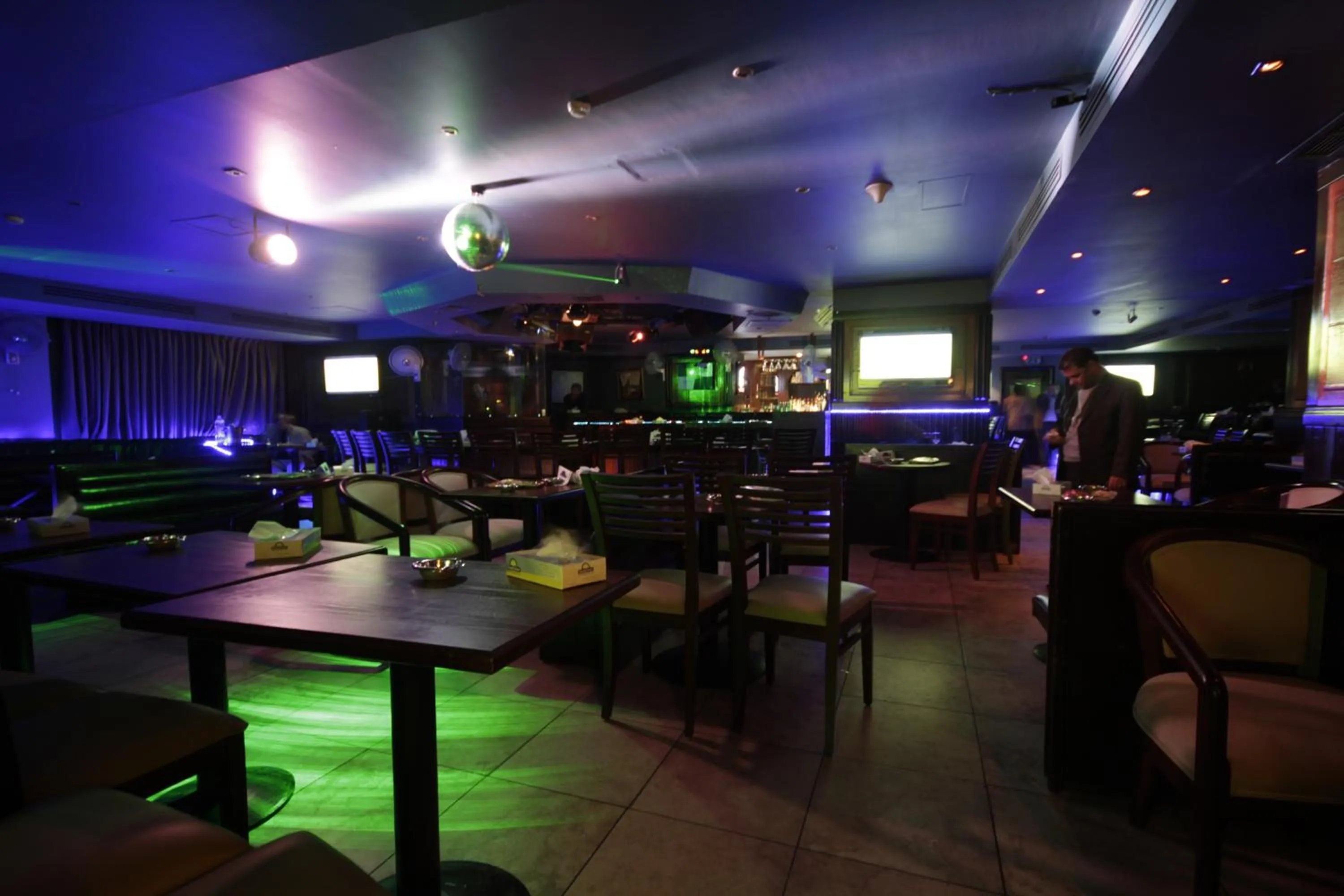 Nightclub / DJ, Restaurant/Places to Eat in Days Inn Hotel & Suites Amman